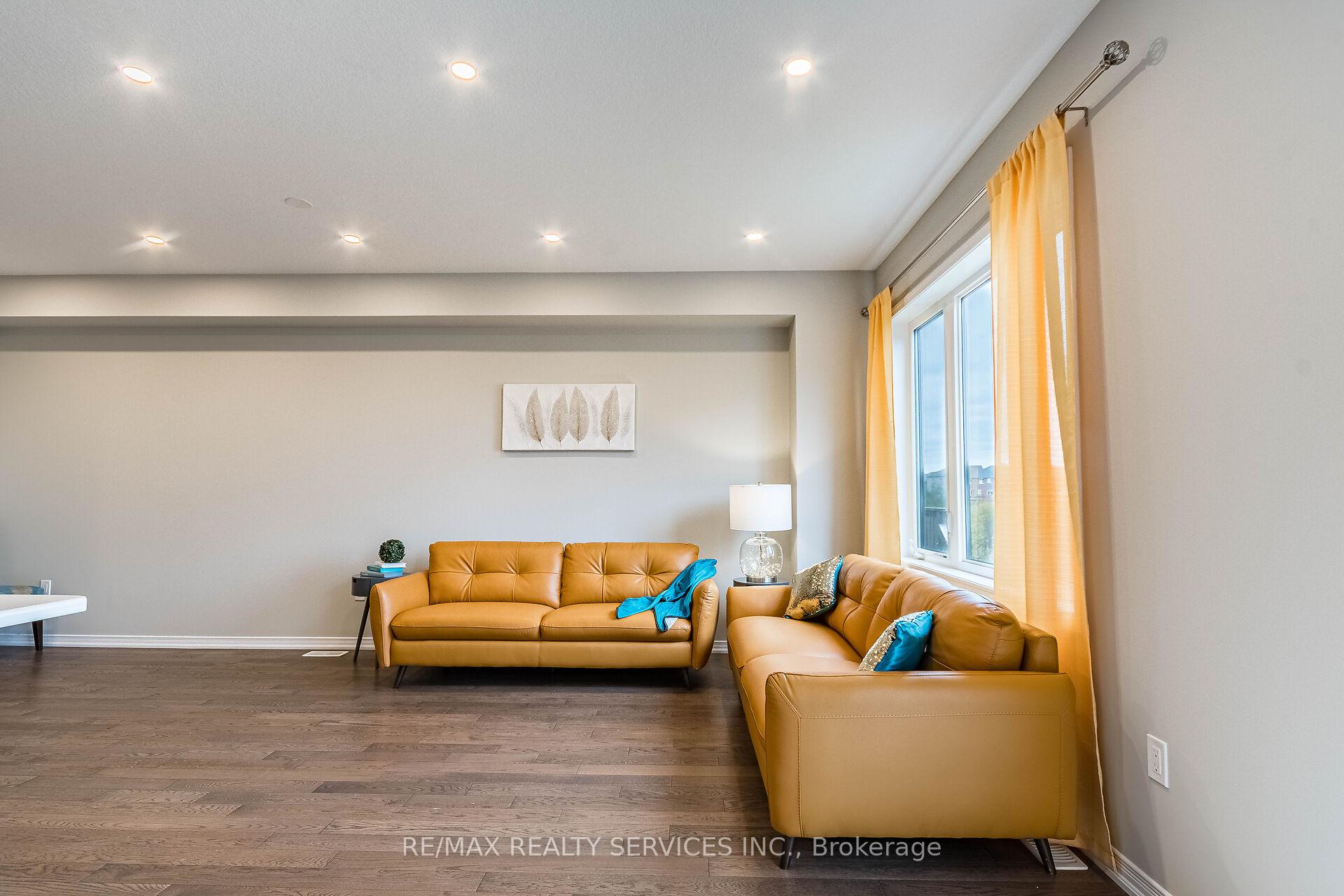Photo 10 of Unit 20, 8273 Tulip Tree Drive, Niagara Falls, Brown — HOMEH