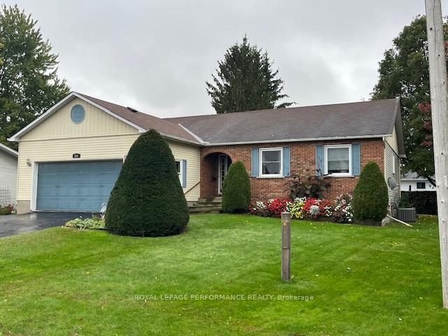 Front of 583 Dufferin Circle