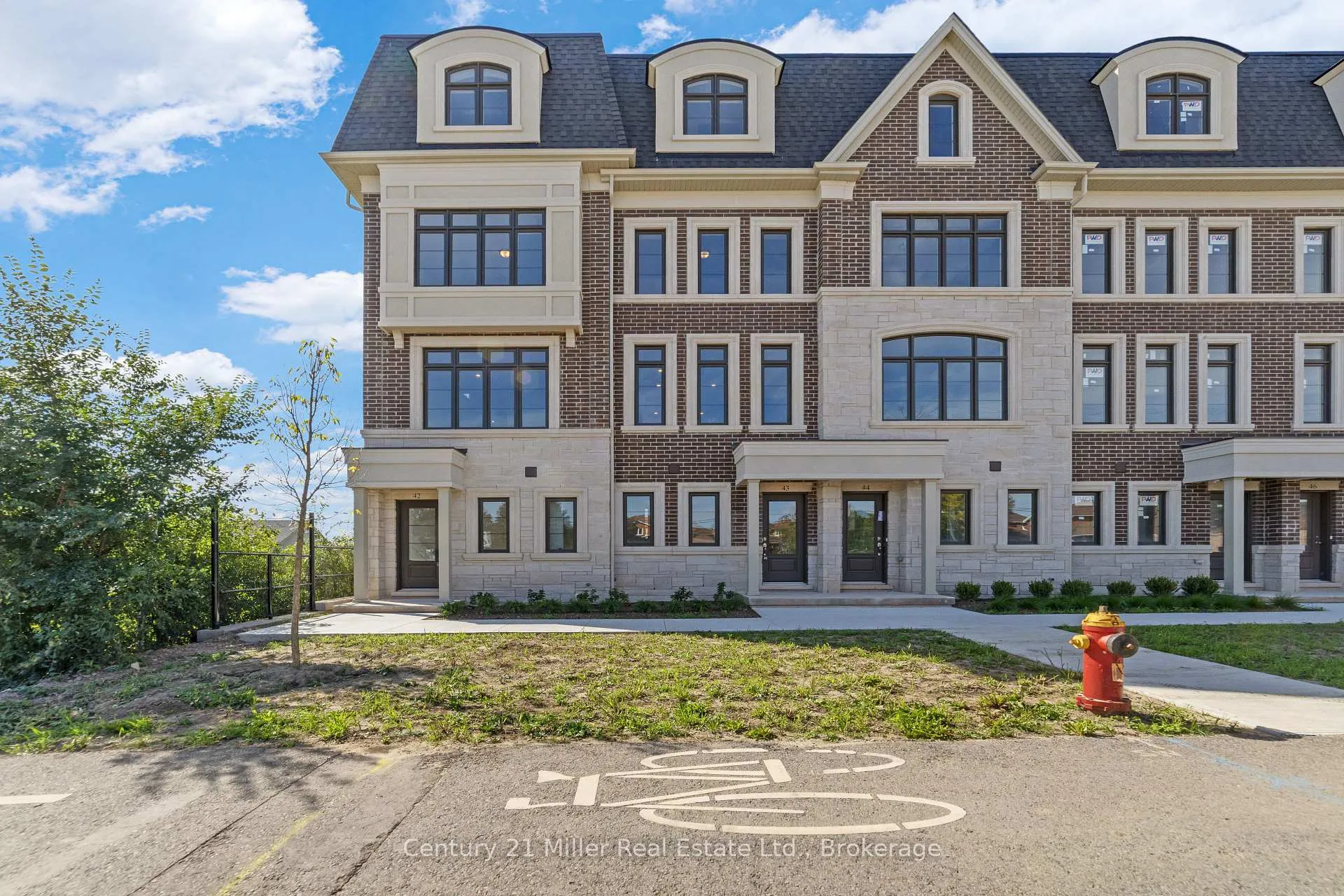 Front of Unit 42, 2140 Trafalgar Road