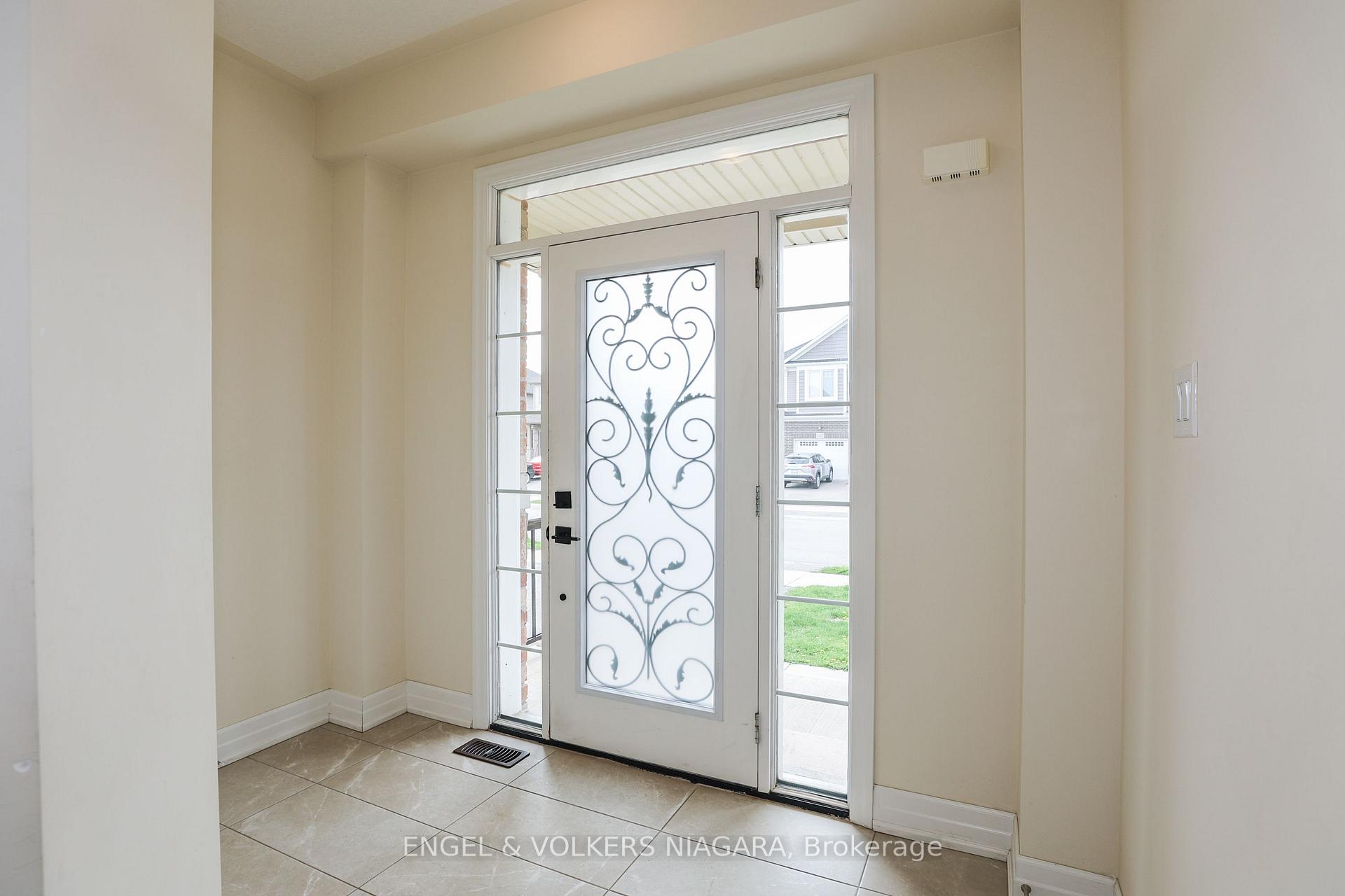 Photo 5 of 9514 Tallgrass Avenue, Niagara Falls, Lyons Creek — HOMEH