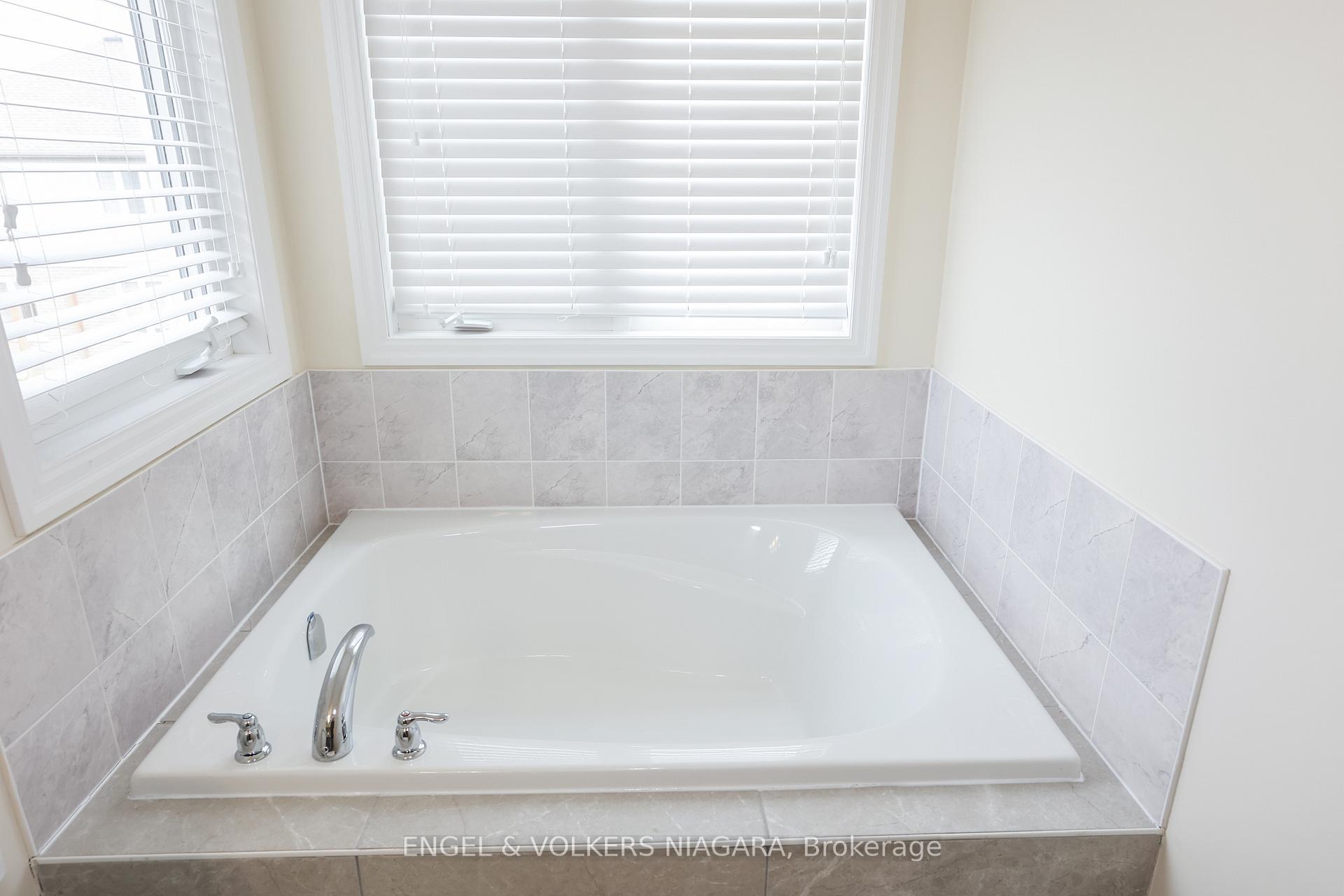 Photo 19 of 9514 Tallgrass Avenue, Niagara Falls, Lyons Creek — HOMEH