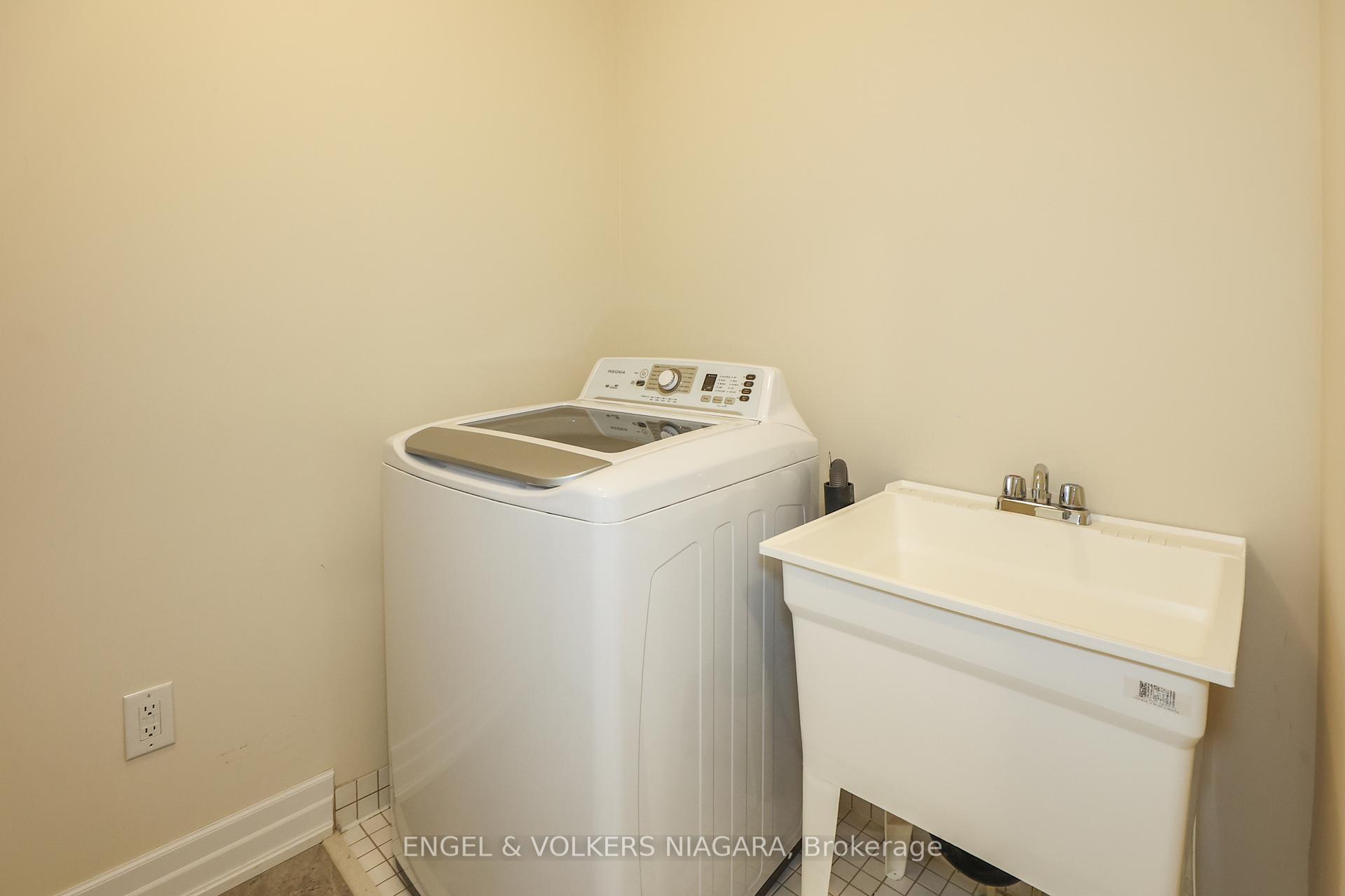 Photo 27 of 9514 Tallgrass Avenue, Niagara Falls, Lyons Creek — HOMEH