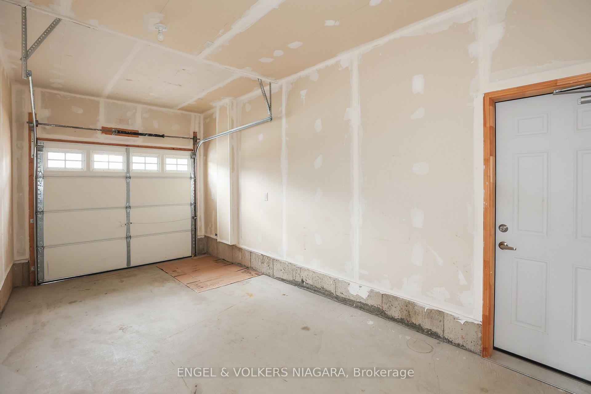 Photo 33 of 9514 Tallgrass Avenue, Niagara Falls, Lyons Creek — HOMEH