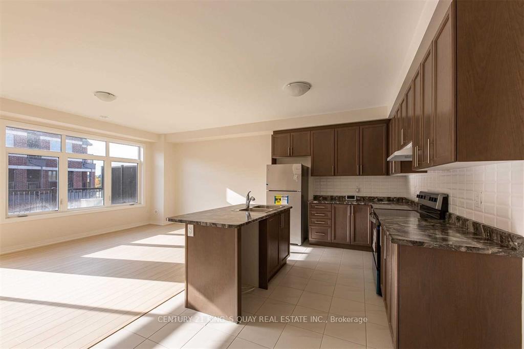 Photo 3 of 28 Floyd Ford Way, Markham, Box Grove — HOMEH