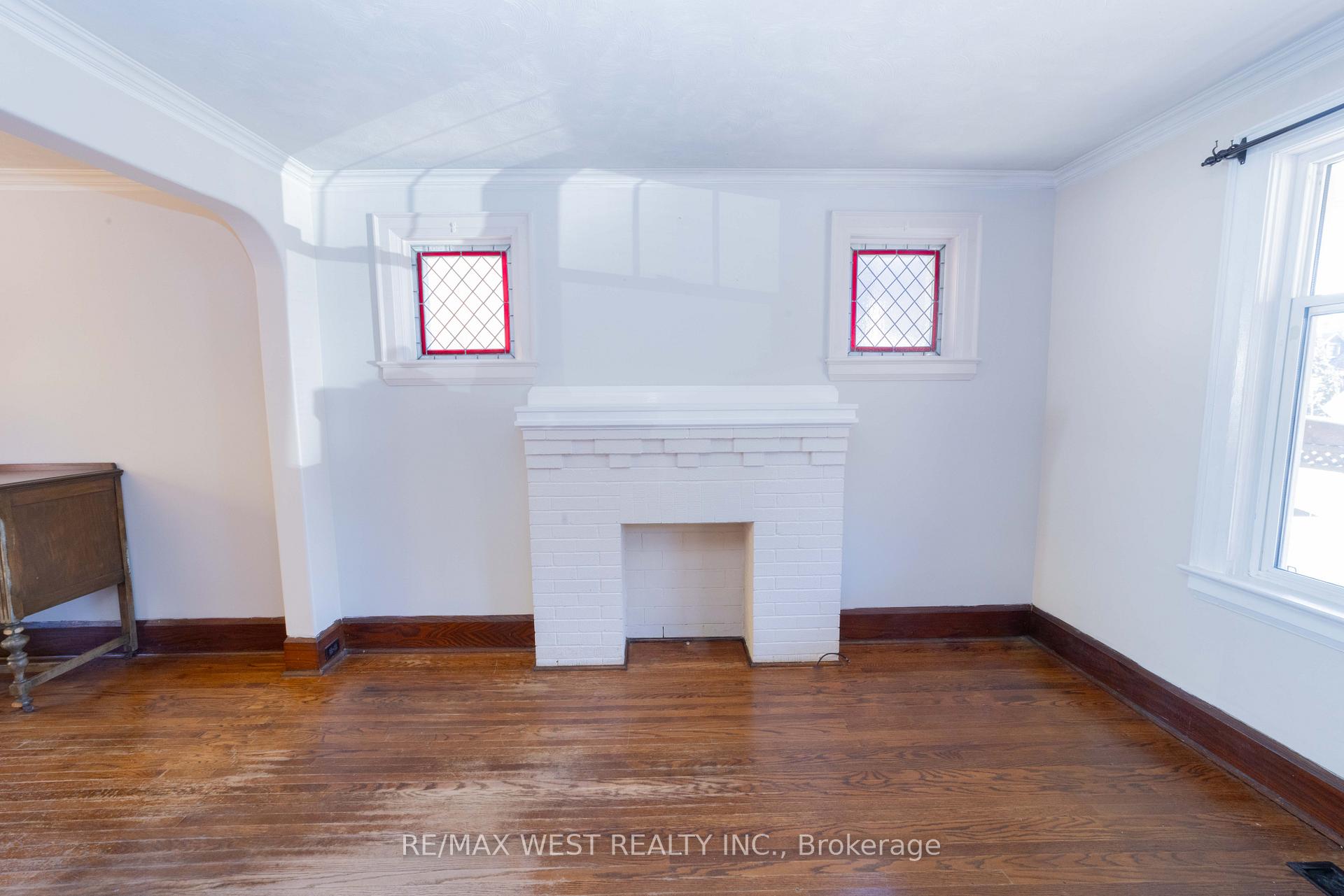 Photo 2 of 314 Gliddon Avenue, Oshawa, Central — HOMEH