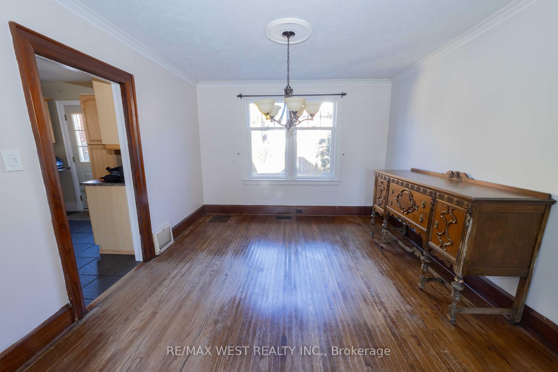 Photo 3 of 314 Gliddon Avenue, Oshawa, Central — HOMEH