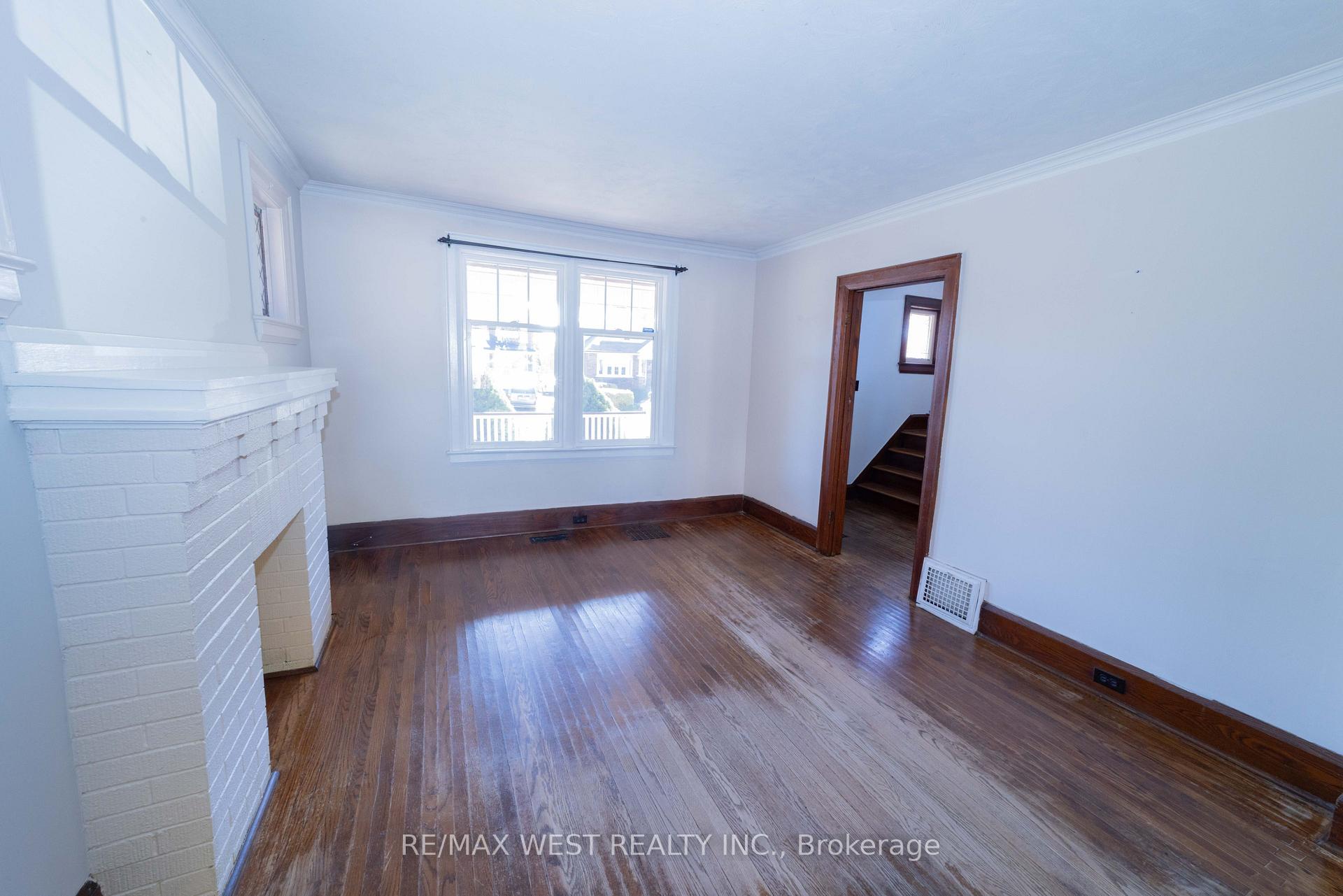Photo 4 of 314 Gliddon Avenue, Oshawa, Central — HOMEH