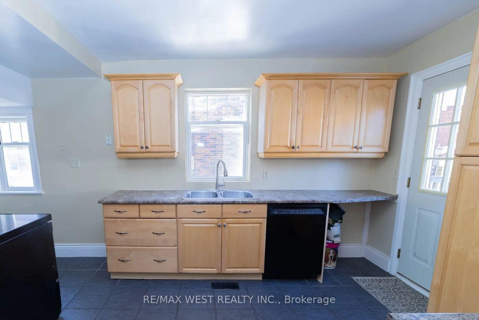 Photo 6 of 314 Gliddon Avenue, Oshawa, Central — HOMEH