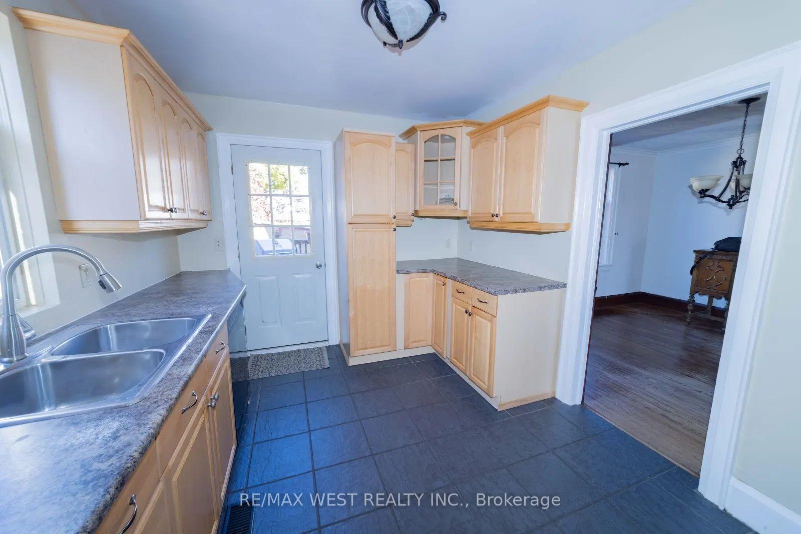 Photo 7 of 314 Gliddon Avenue, Oshawa, Central — HOMEH