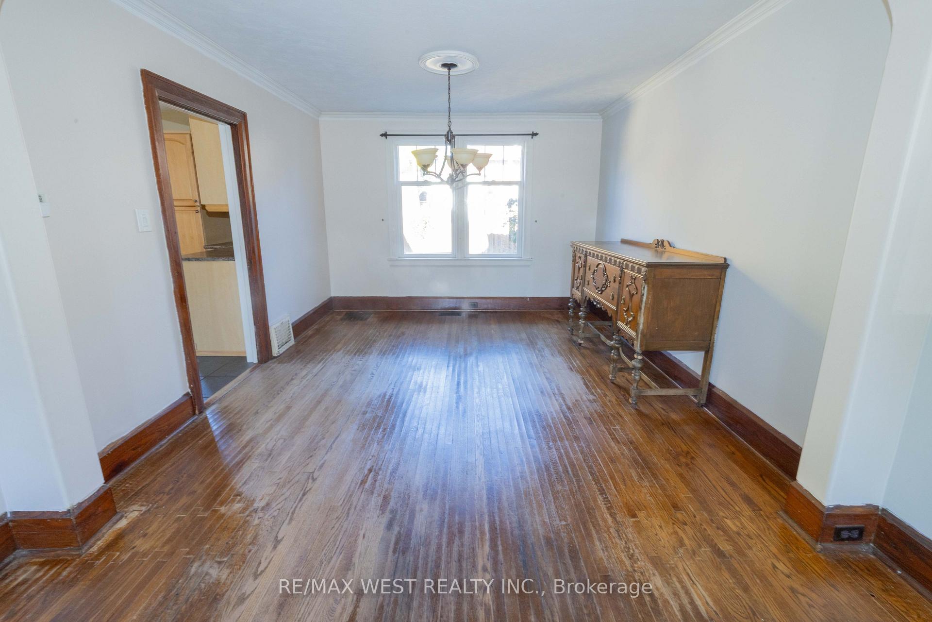 Photo 11 of 314 Gliddon Avenue, Oshawa, Central — HOMEH