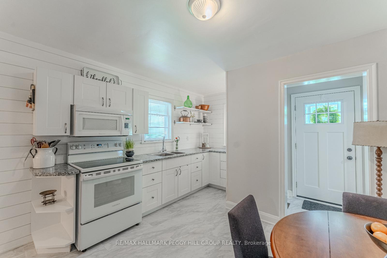 Photo 5 of 29 Argyle Avenue, Orillia — HOMEH