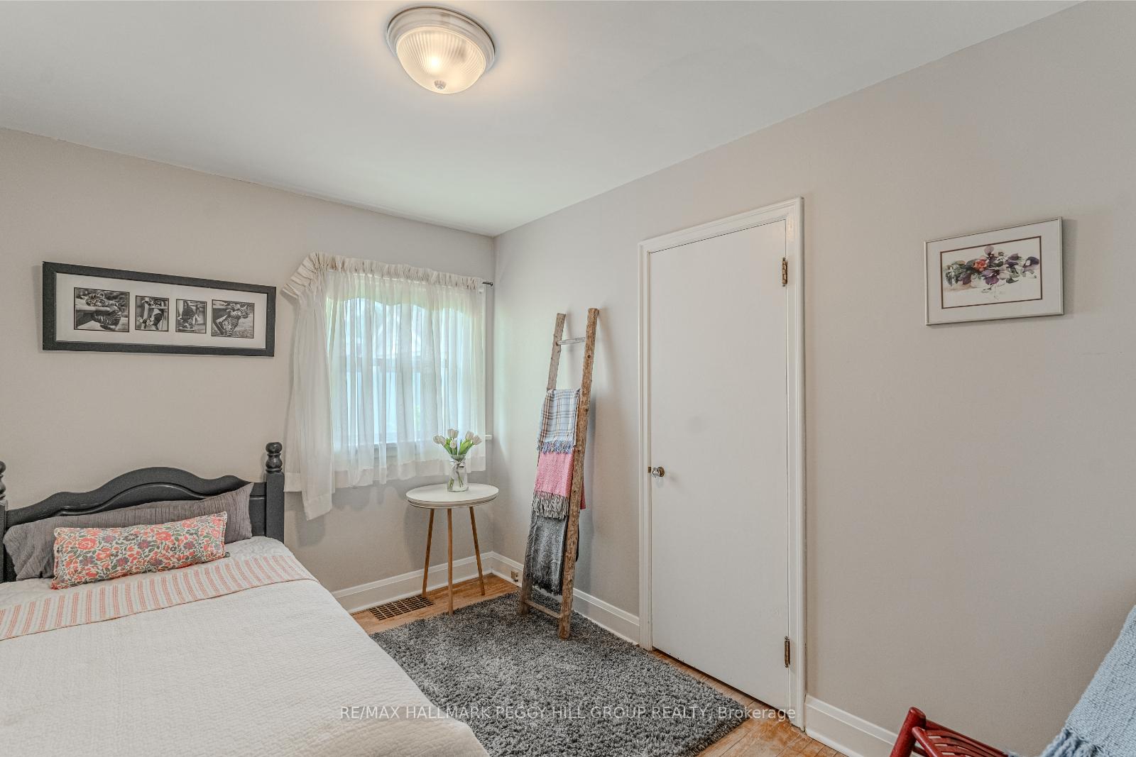 Photo 9 of 29 Argyle Avenue, Orillia — HOMEH