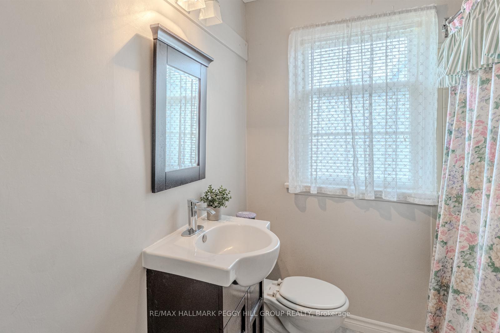 Photo 10 of 29 Argyle Avenue, Orillia — HOMEH