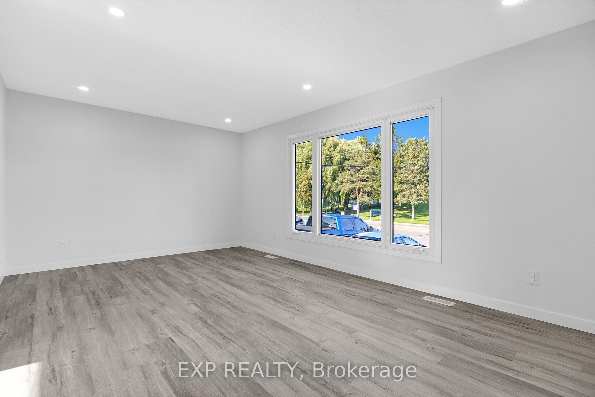 Photo 3 of Unit 3, 1508 Duford Drive, Ottawa, Bilberry Creek/Queenswood Heights — HOMEH