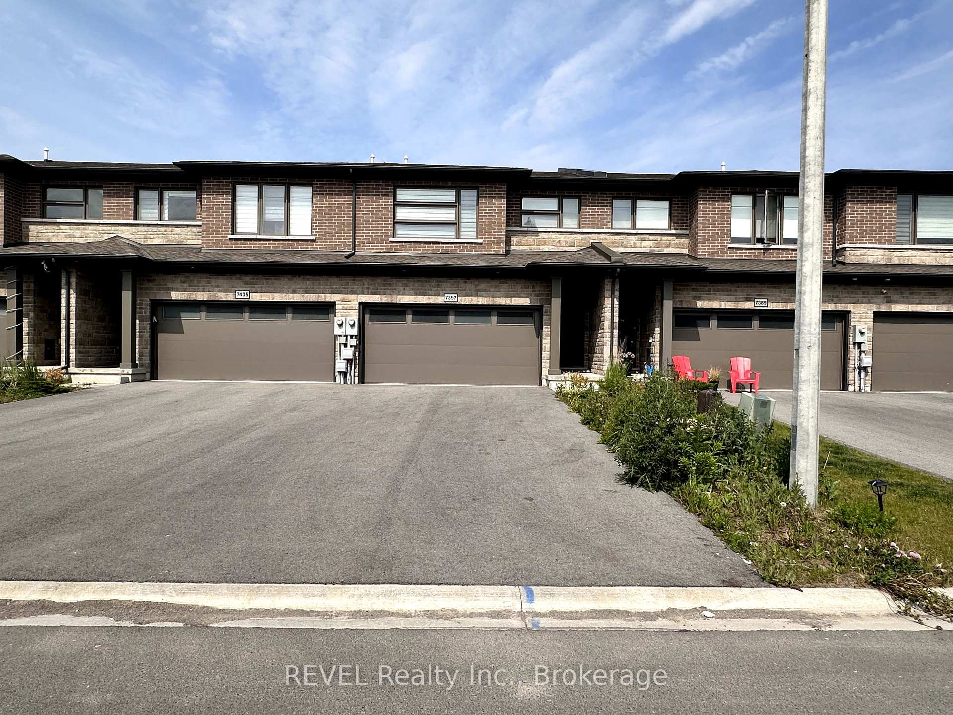 Photo 1 of 7397 Matteo Drive, Niagara Falls, Brown — HOMEH