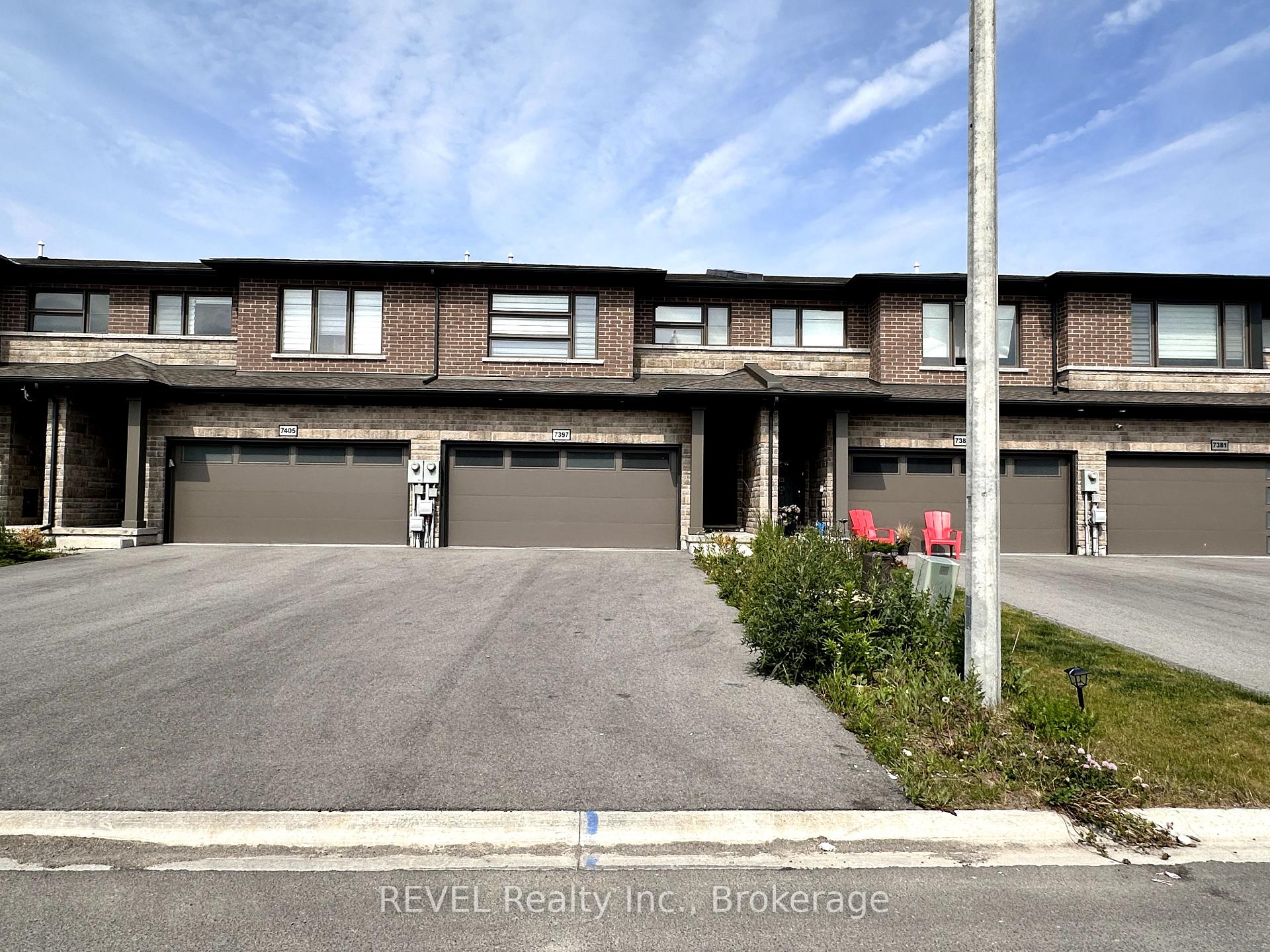 Photo 3 of 7397 Matteo Drive, Niagara Falls, Brown — HOMEH
