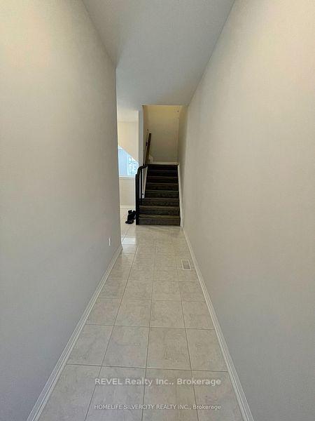 Photo 5 of 7397 Matteo Drive, Niagara Falls, Brown — HOMEH