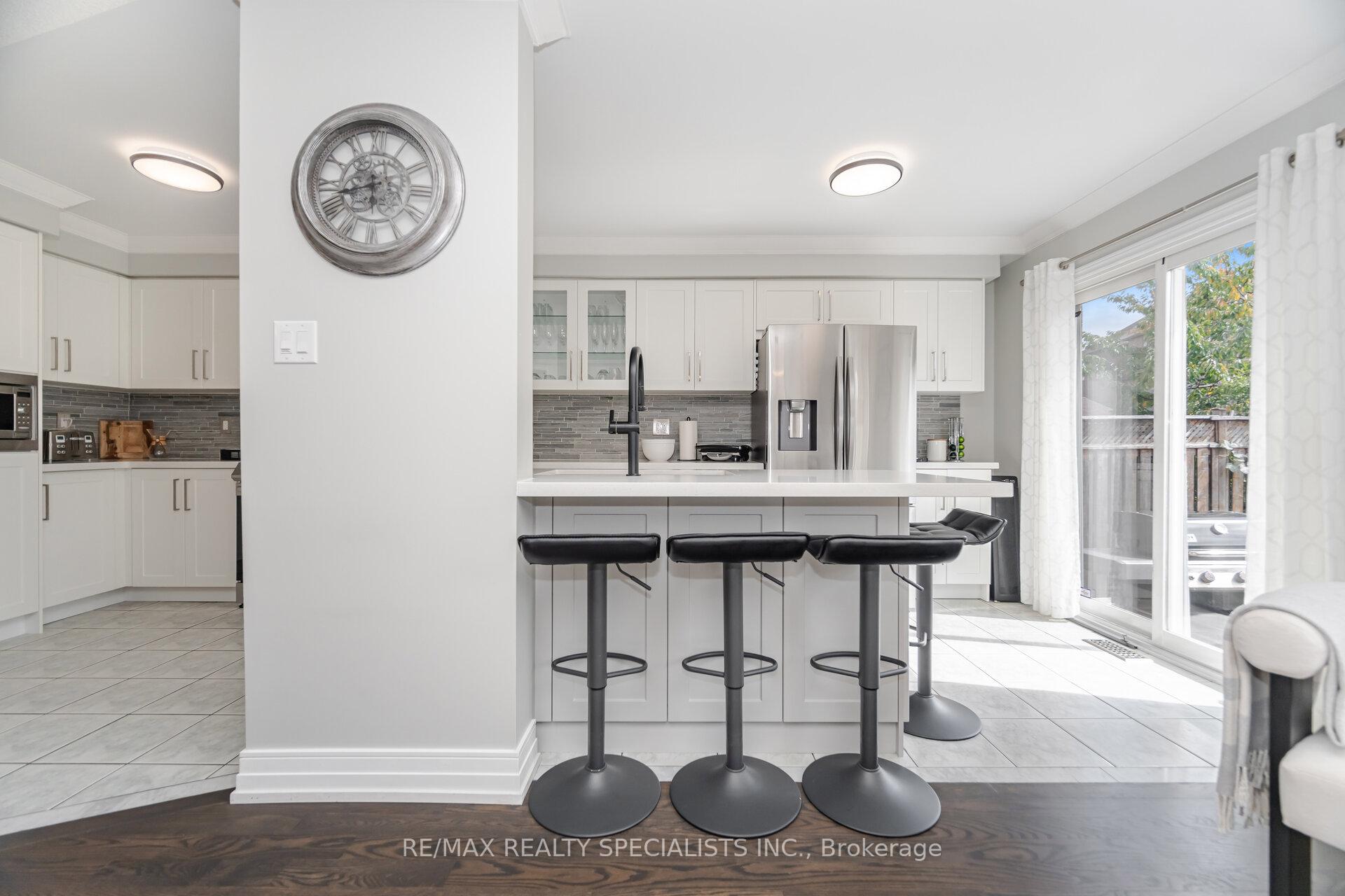 Photo 9 of 5196 Red Brush Drive, Mississauga, Hurontario — HOMEH