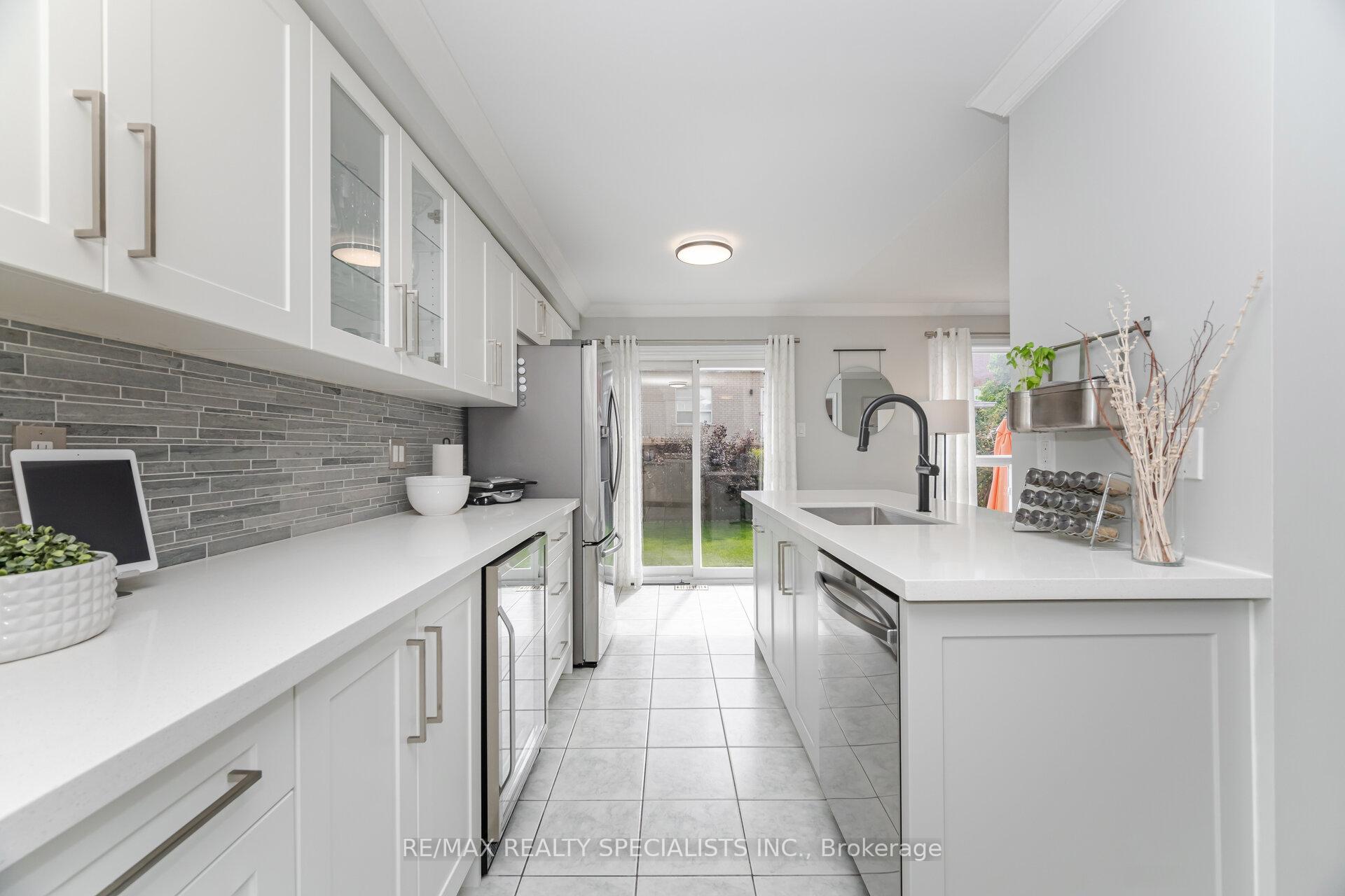 Photo 11 of 5196 Red Brush Drive, Mississauga, Hurontario — HOMEH