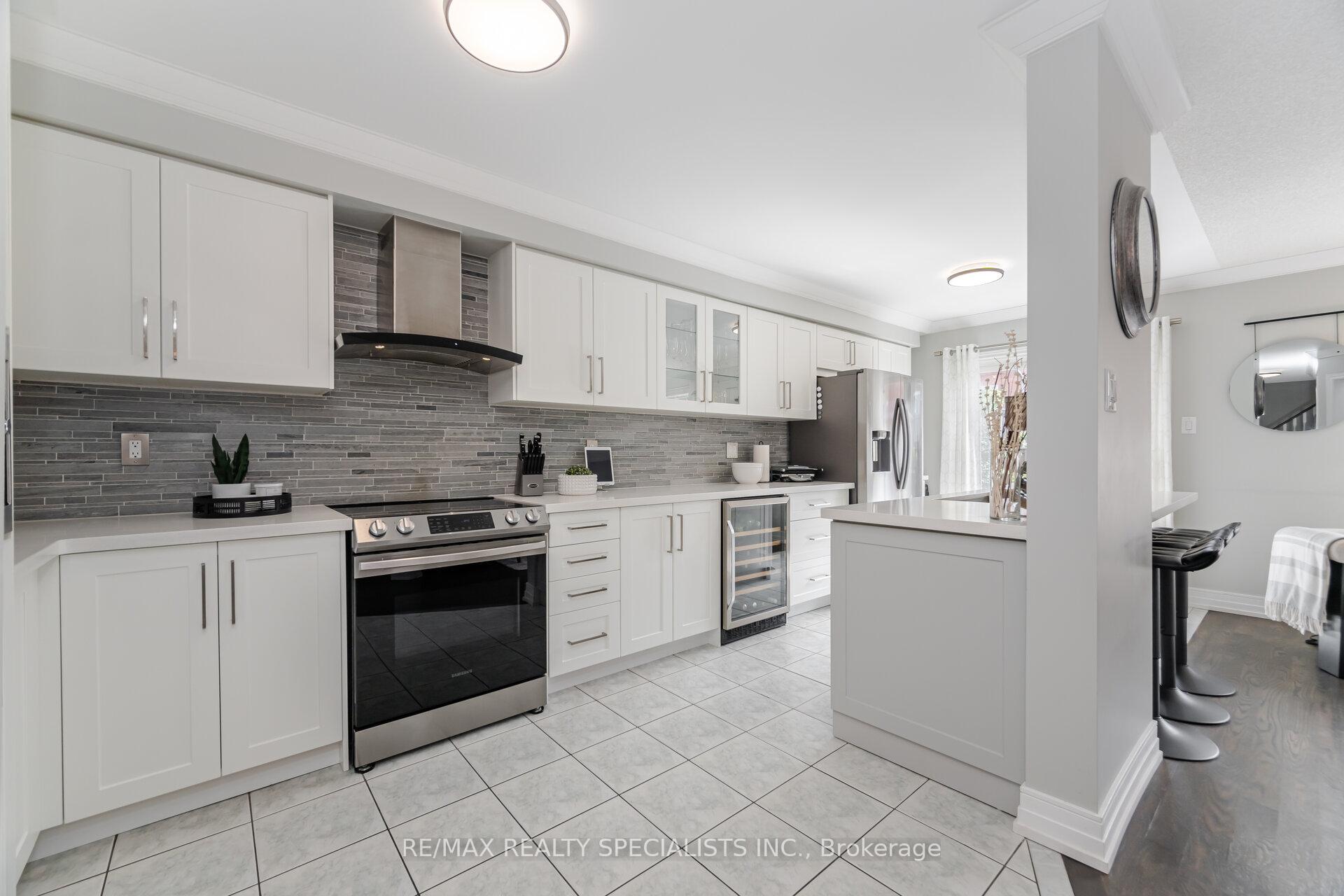 Photo 12 of 5196 Red Brush Drive, Mississauga, Hurontario — HOMEH