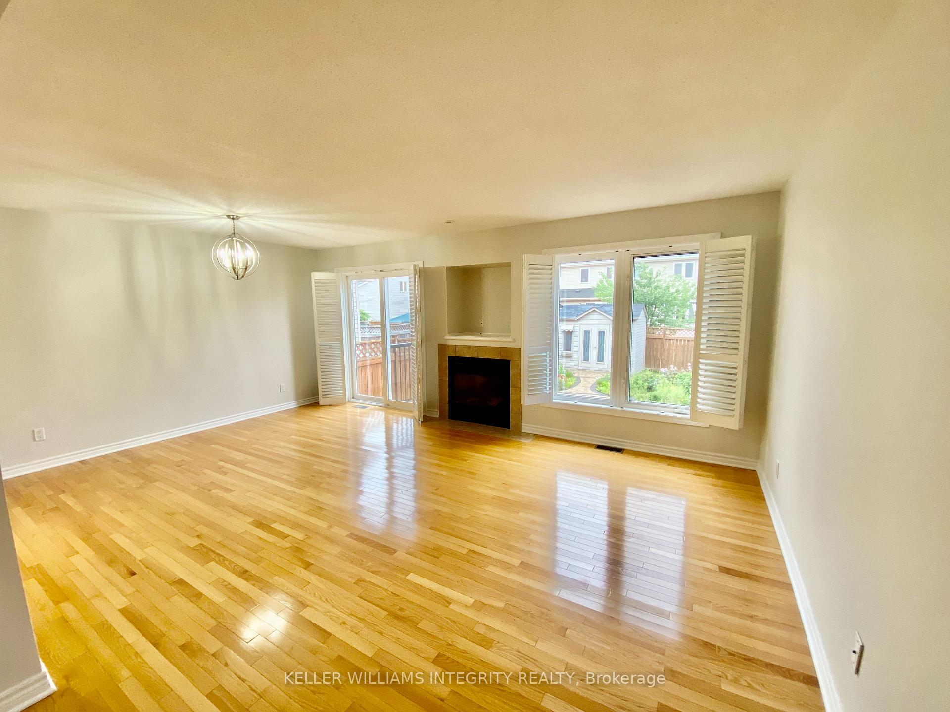 Photo 3 of 2053 Melette Crescent, Ottawa, Avalon East — HOMEH
