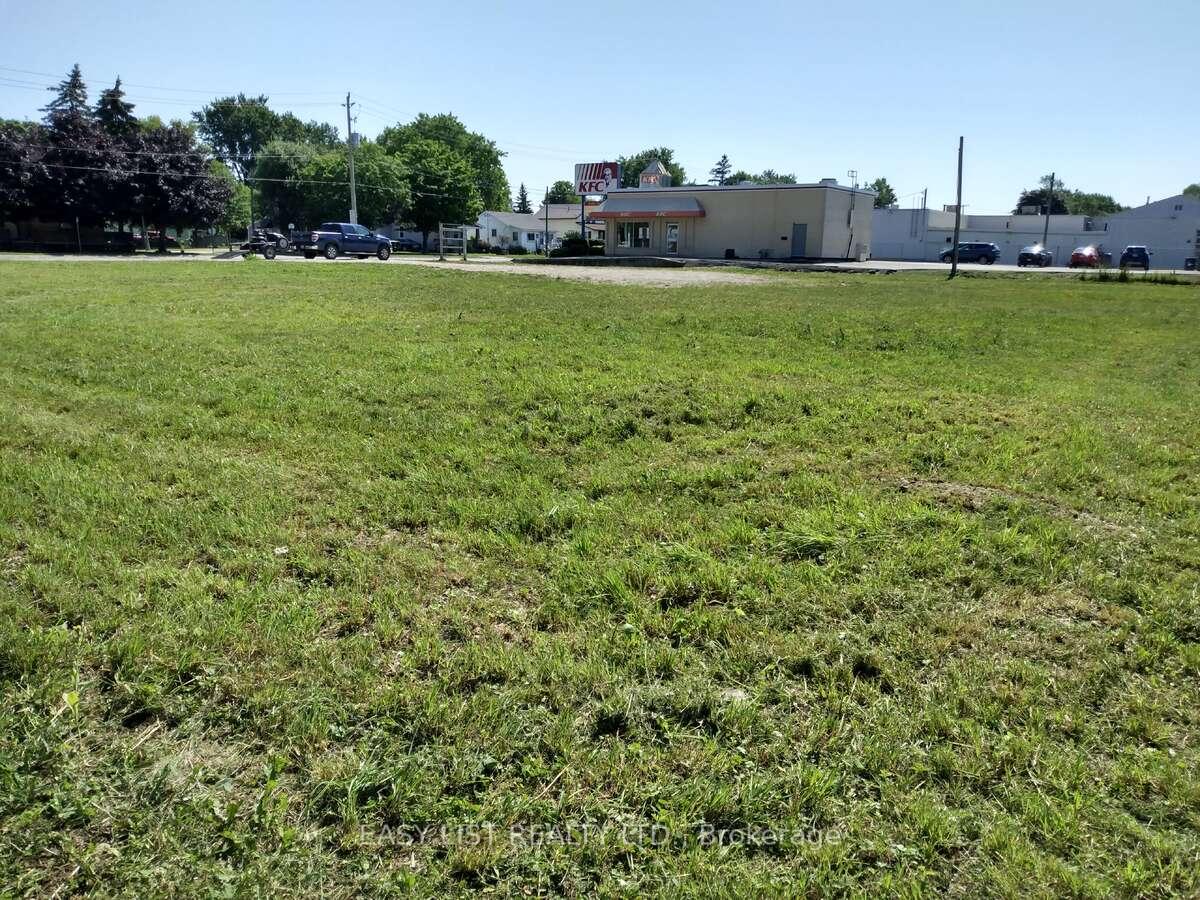 Photo 7 of 670 Main Street E, North Perth, Listowel — HOMEH