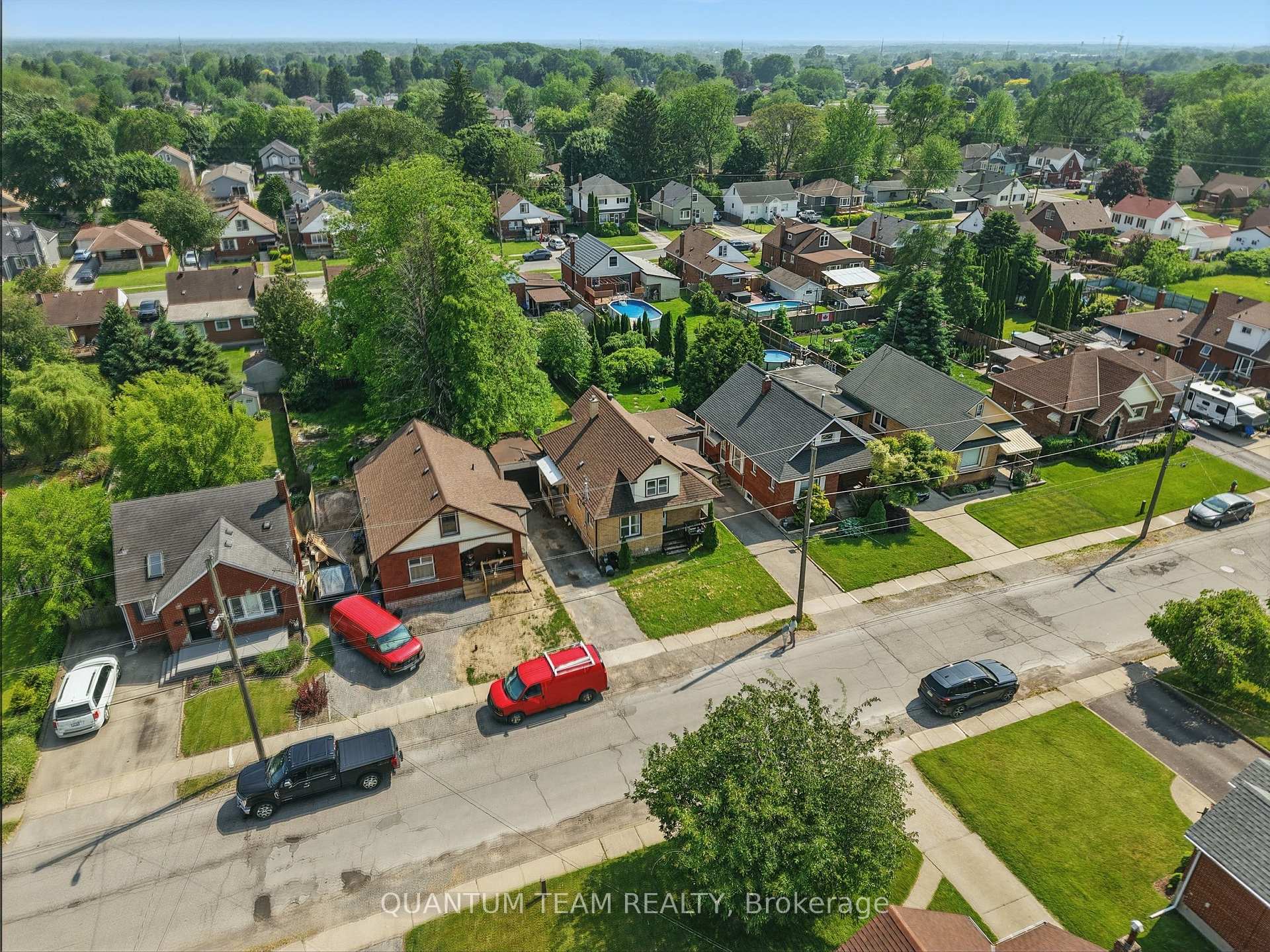Photo 3 of 6462 Barker Street, Niagara Falls, Dorchester — HOMEH