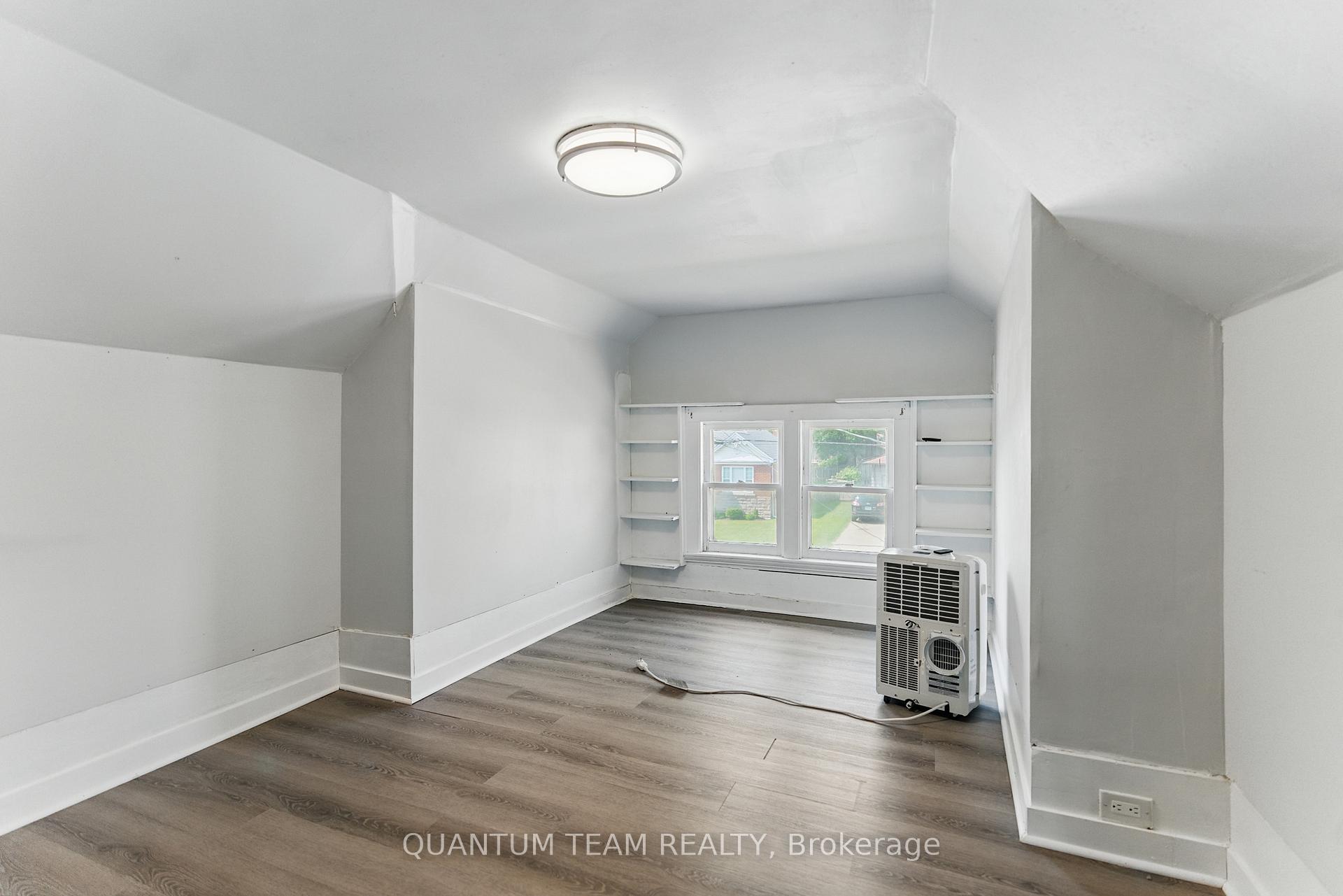 Photo 11 of 6462 Barker Street, Niagara Falls, Dorchester — HOMEH