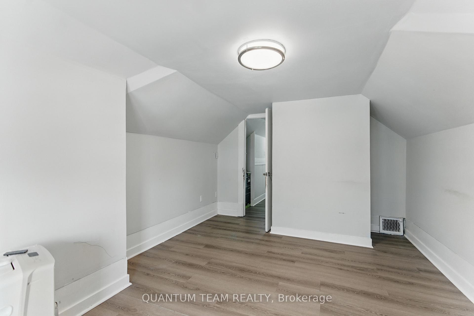 Photo 13 of 6462 Barker Street, Niagara Falls, Dorchester — HOMEH