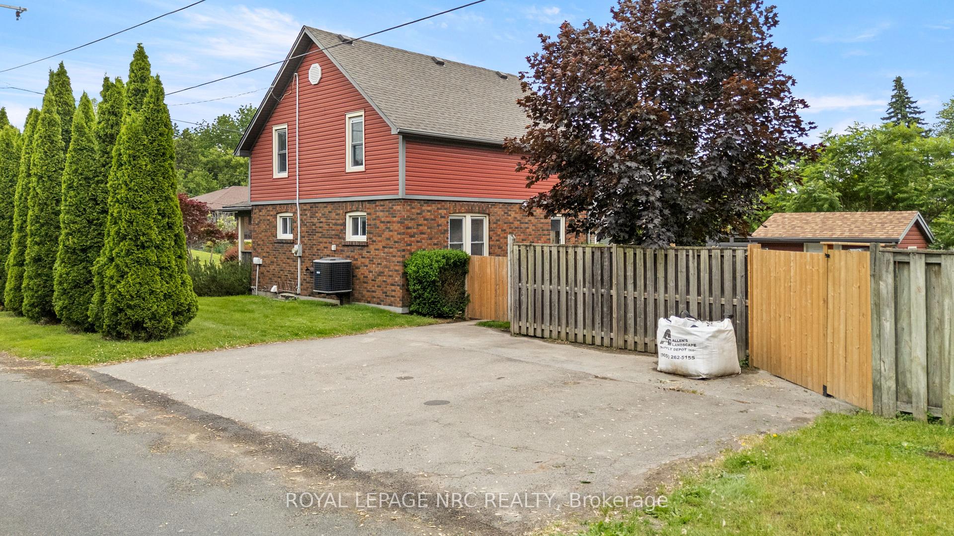 Photo 2 of 6334 Crawford Street, Niagara Falls, Morrison — HOMEH