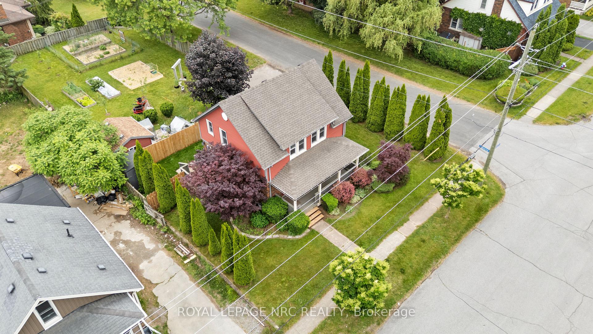 Photo 3 of 6334 Crawford Street, Niagara Falls, Morrison — HOMEH
