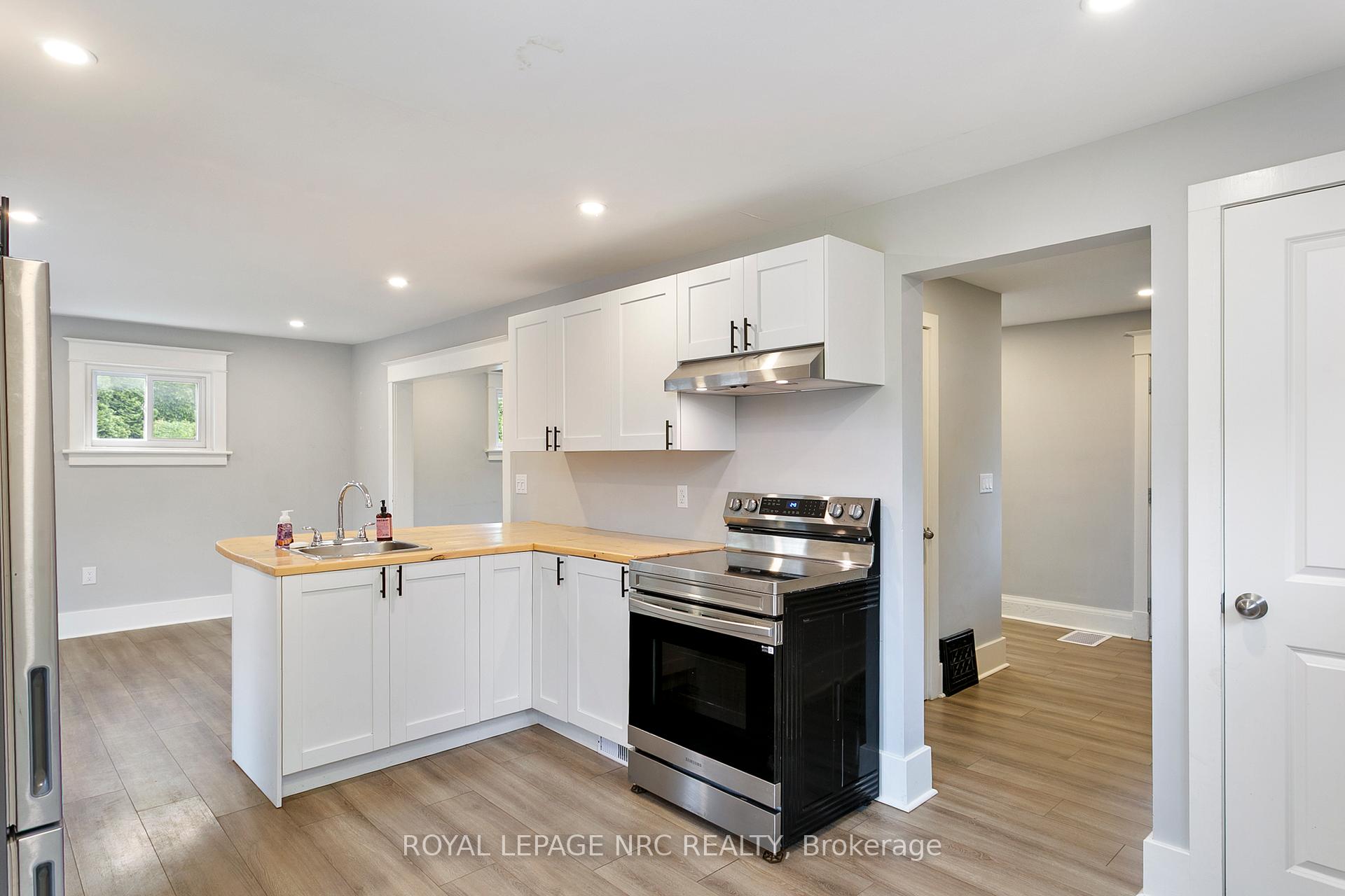 Photo 5 of 6334 Crawford Street, Niagara Falls, Morrison — HOMEH