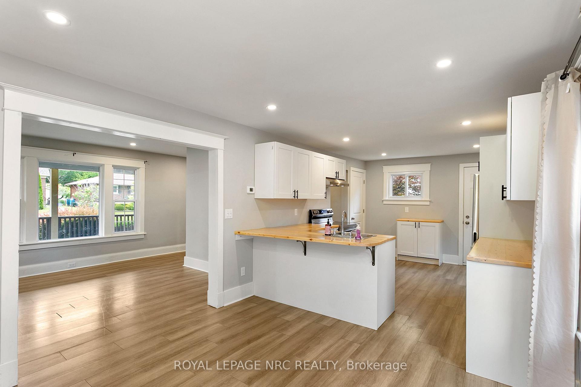 Photo 8 of 6334 Crawford Street, Niagara Falls, Morrison — HOMEH
