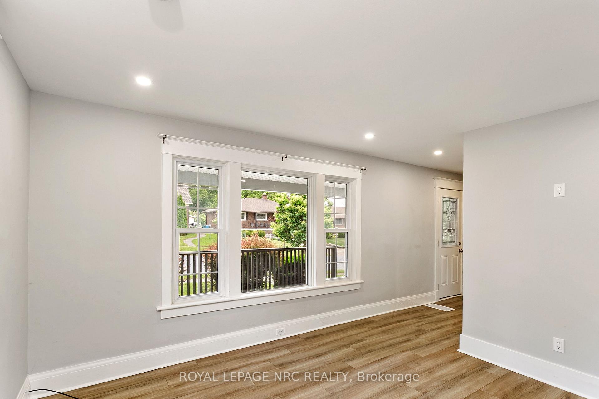Photo 10 of 6334 Crawford Street, Niagara Falls, Morrison — HOMEH