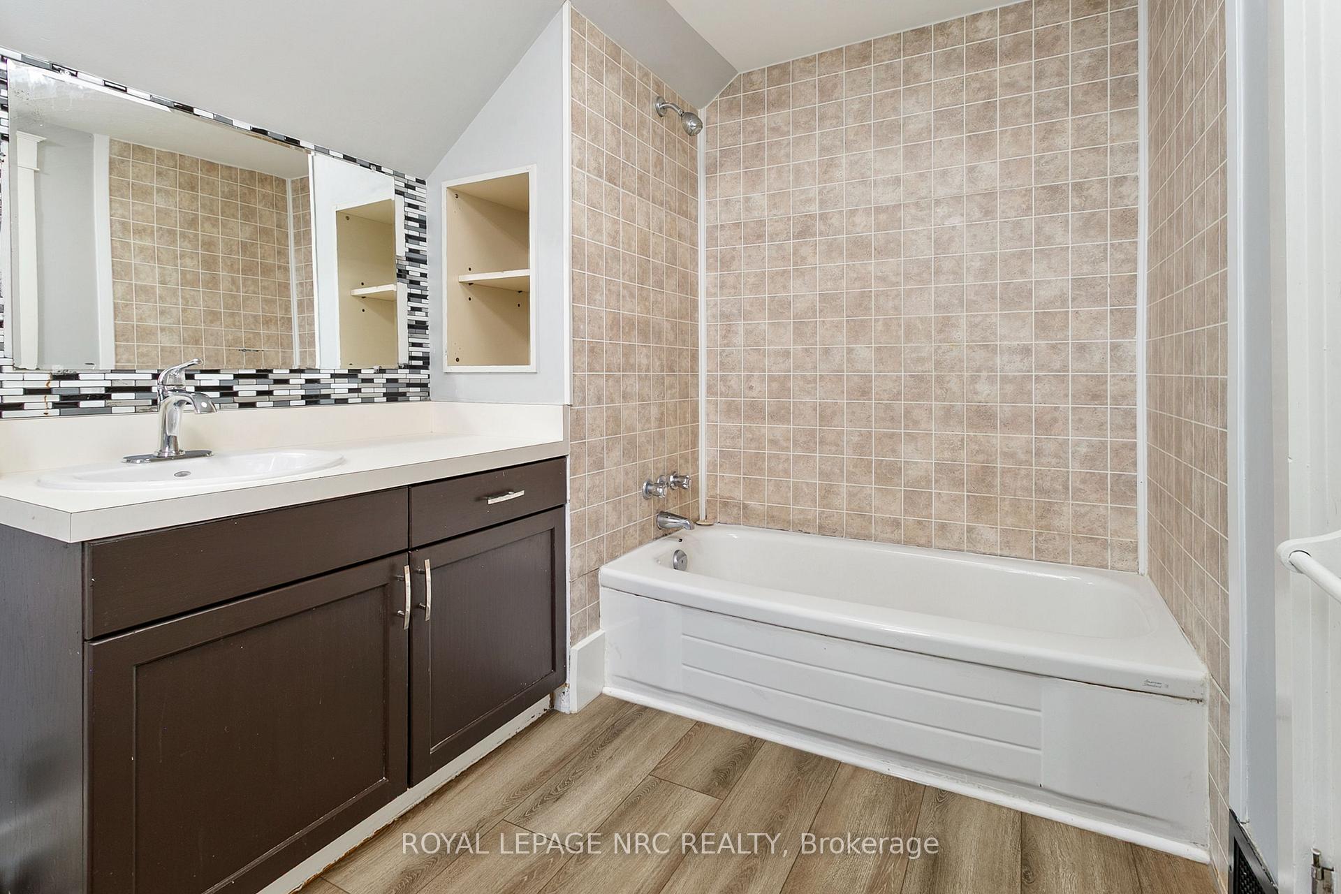 Photo 16 of 6334 Crawford Street, Niagara Falls, Morrison — HOMEH