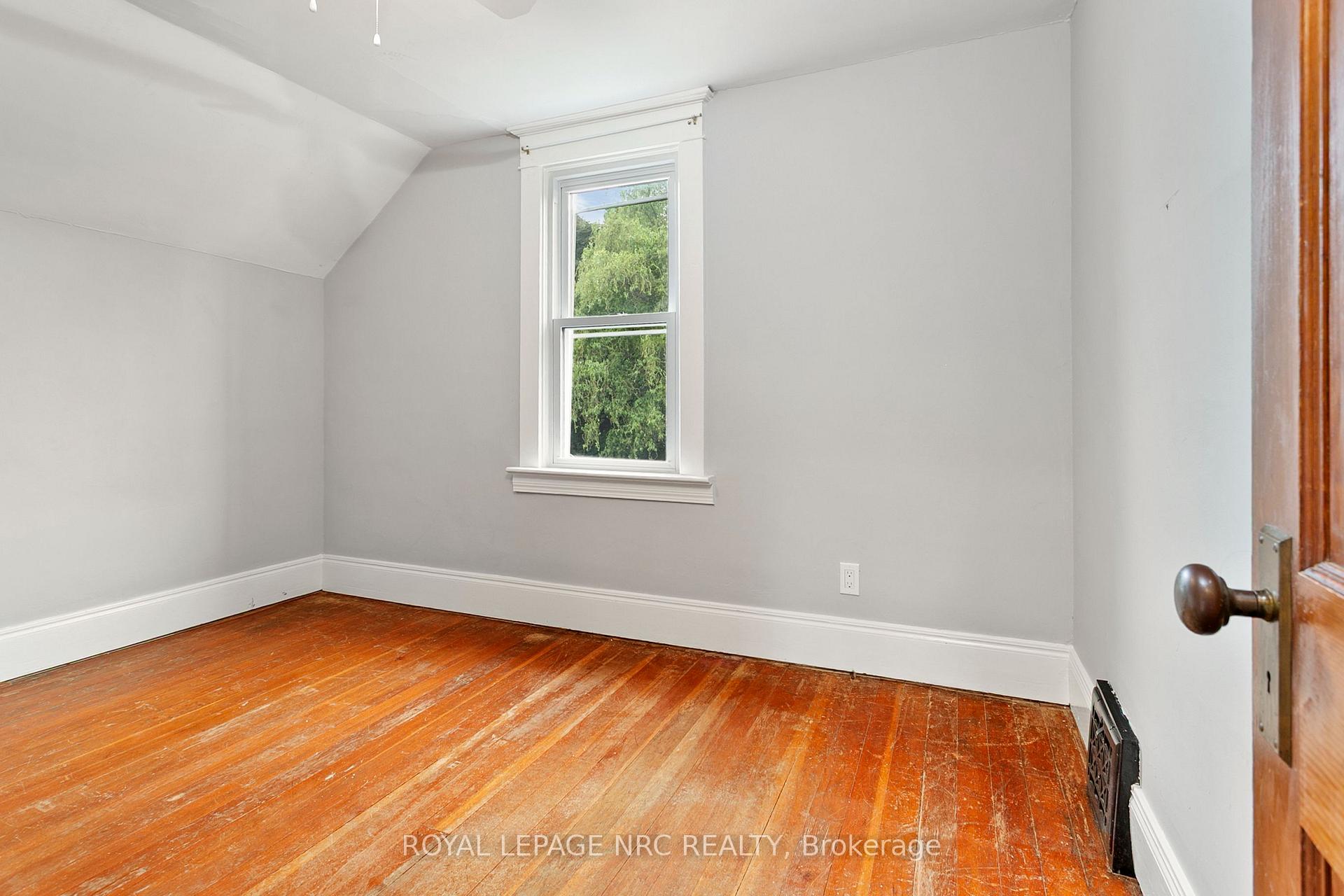Photo 20 of 6334 Crawford Street, Niagara Falls, Morrison — HOMEH
