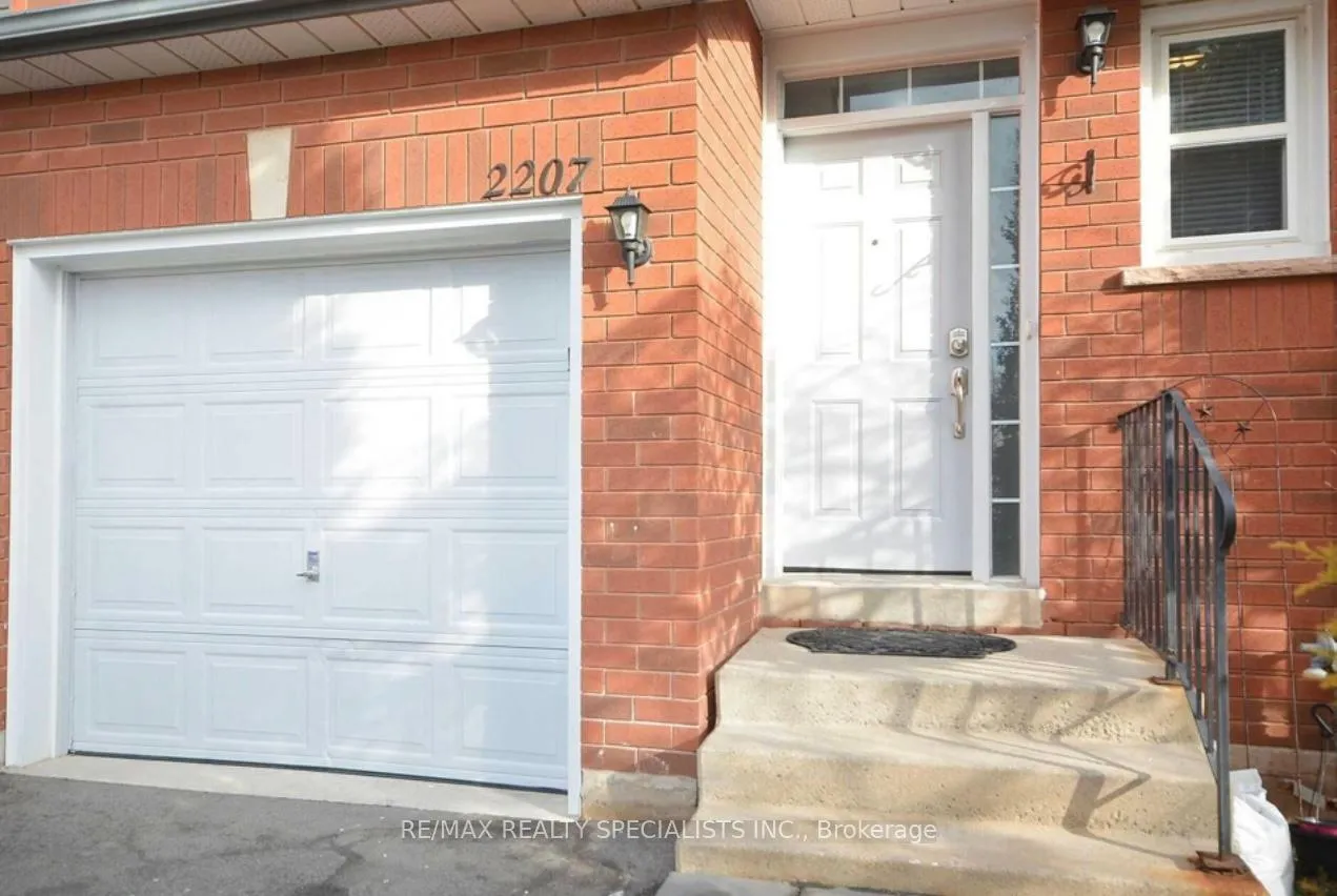 Front of 2207 Ridge Landing