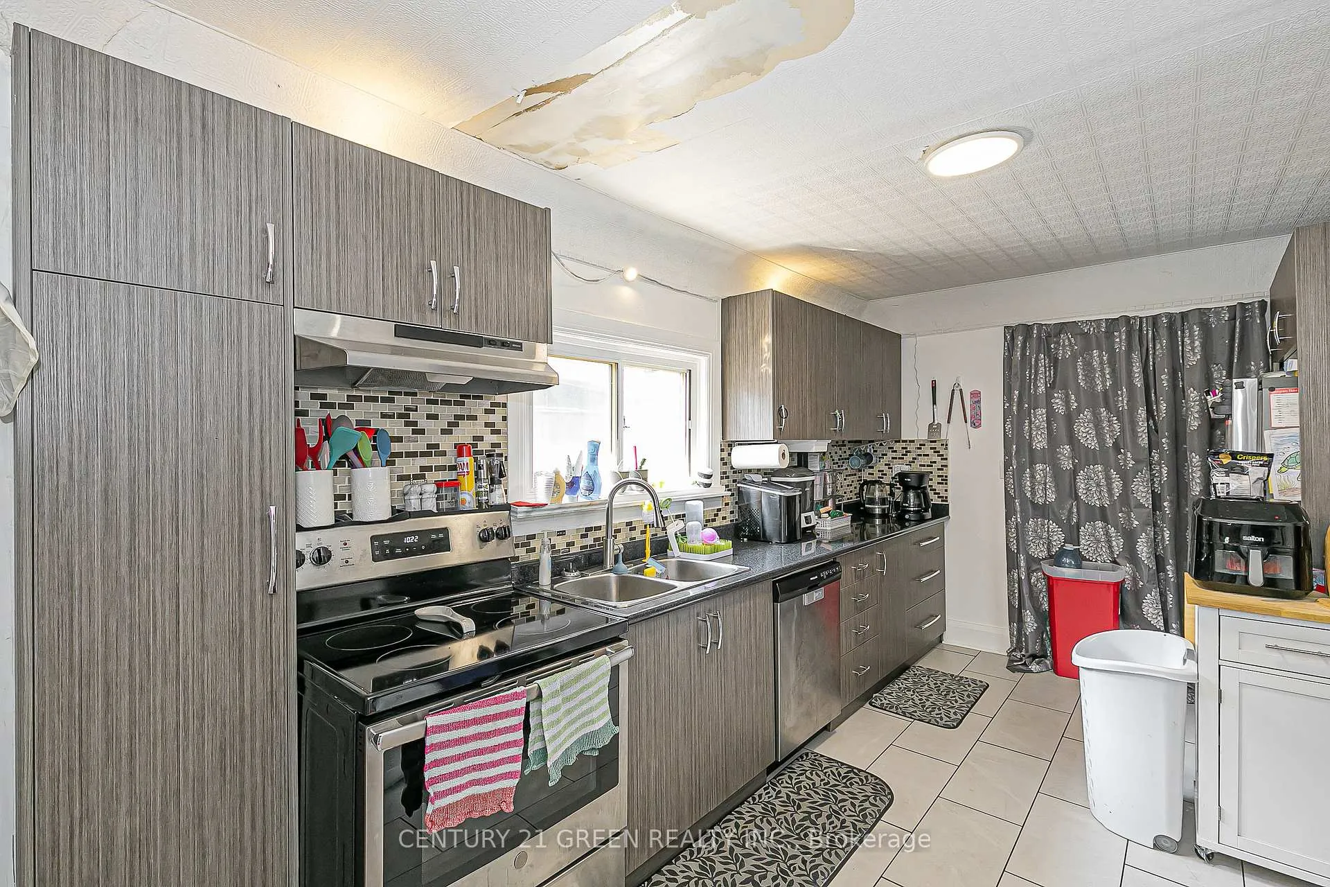 Photo 12 of 58 Gibbons Street, Oshawa, McLaughlin — HOMEH
