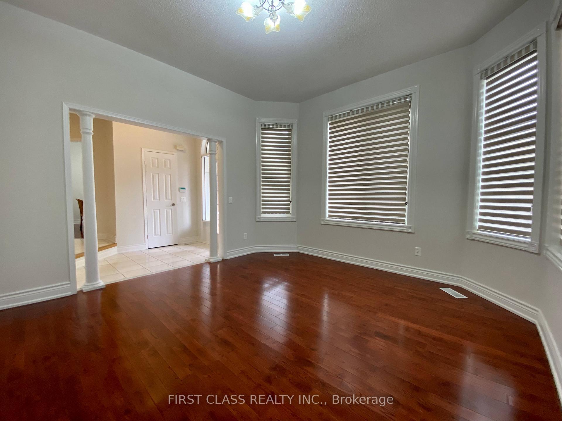 Photo 2 of 108 Snowdon Circle, Markham, Markville — HOMEH