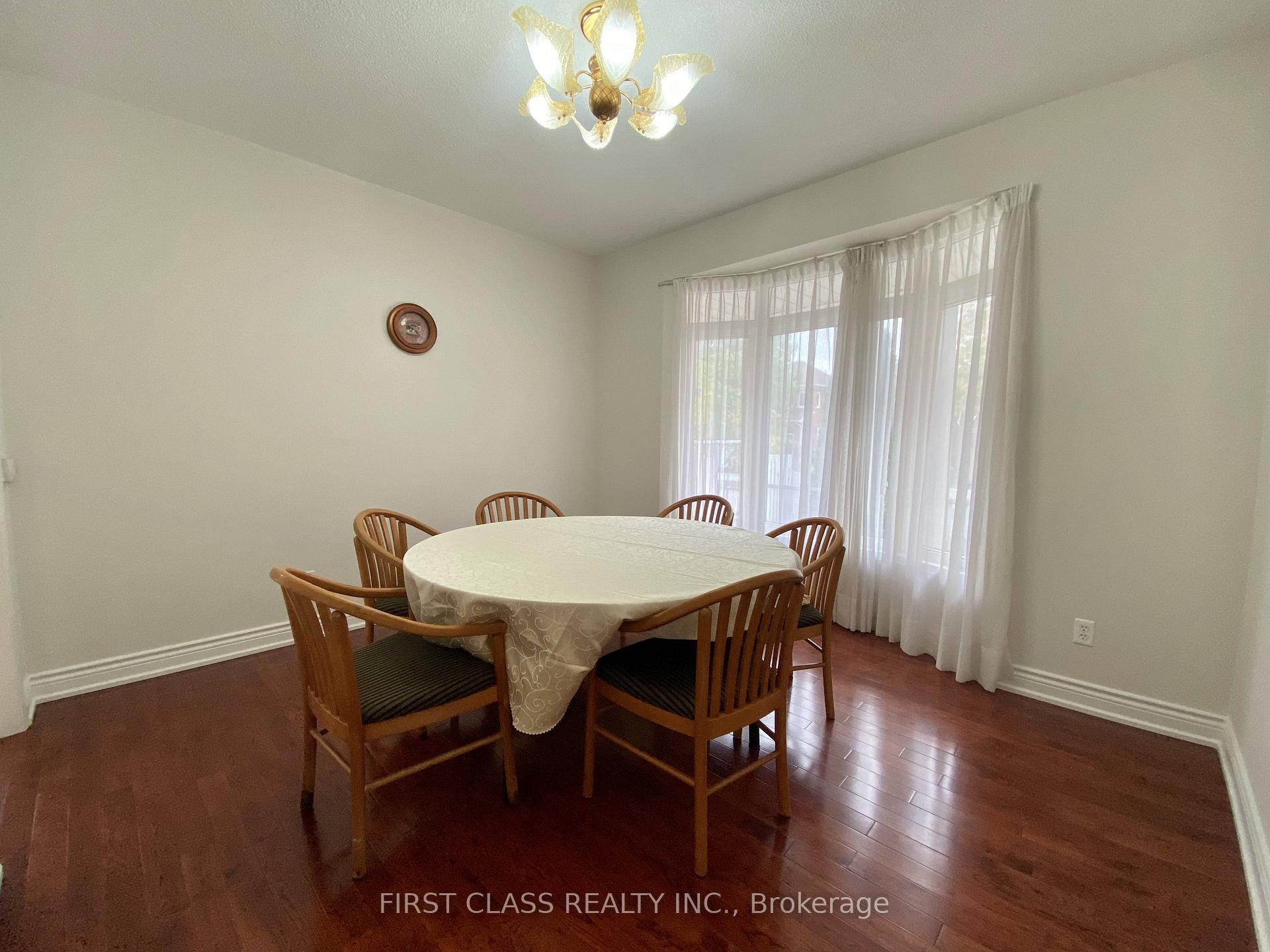 Photo 3 of 108 Snowdon Circle, Markham, Markville — HOMEH