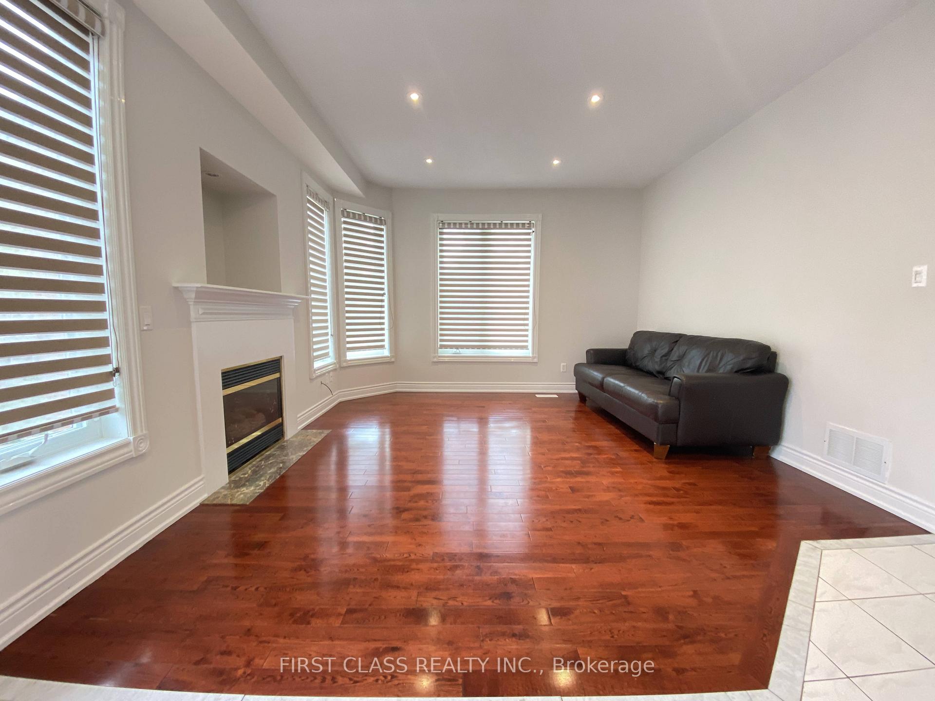 Photo 4 of 108 Snowdon Circle, Markham, Markville — HOMEH