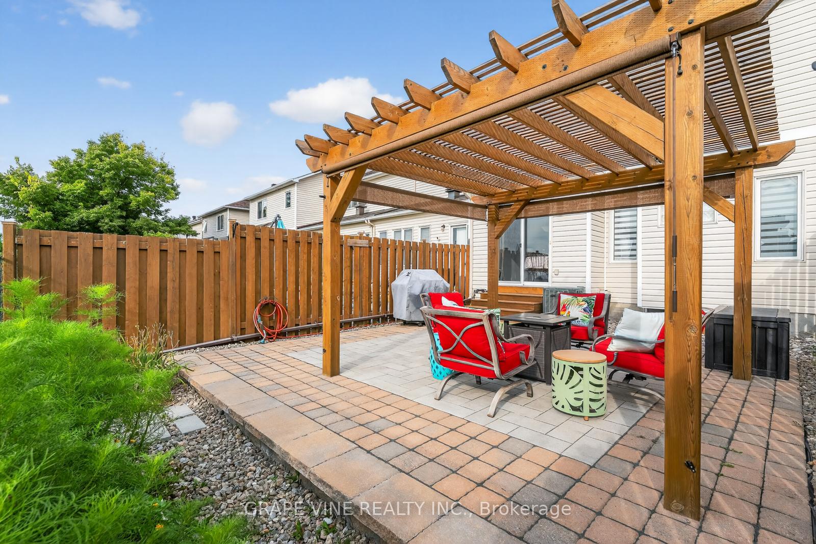 Photo 4 of 1545 Demeter Street, Ottawa, Fallingbrook/Gardenway South — HOMEH