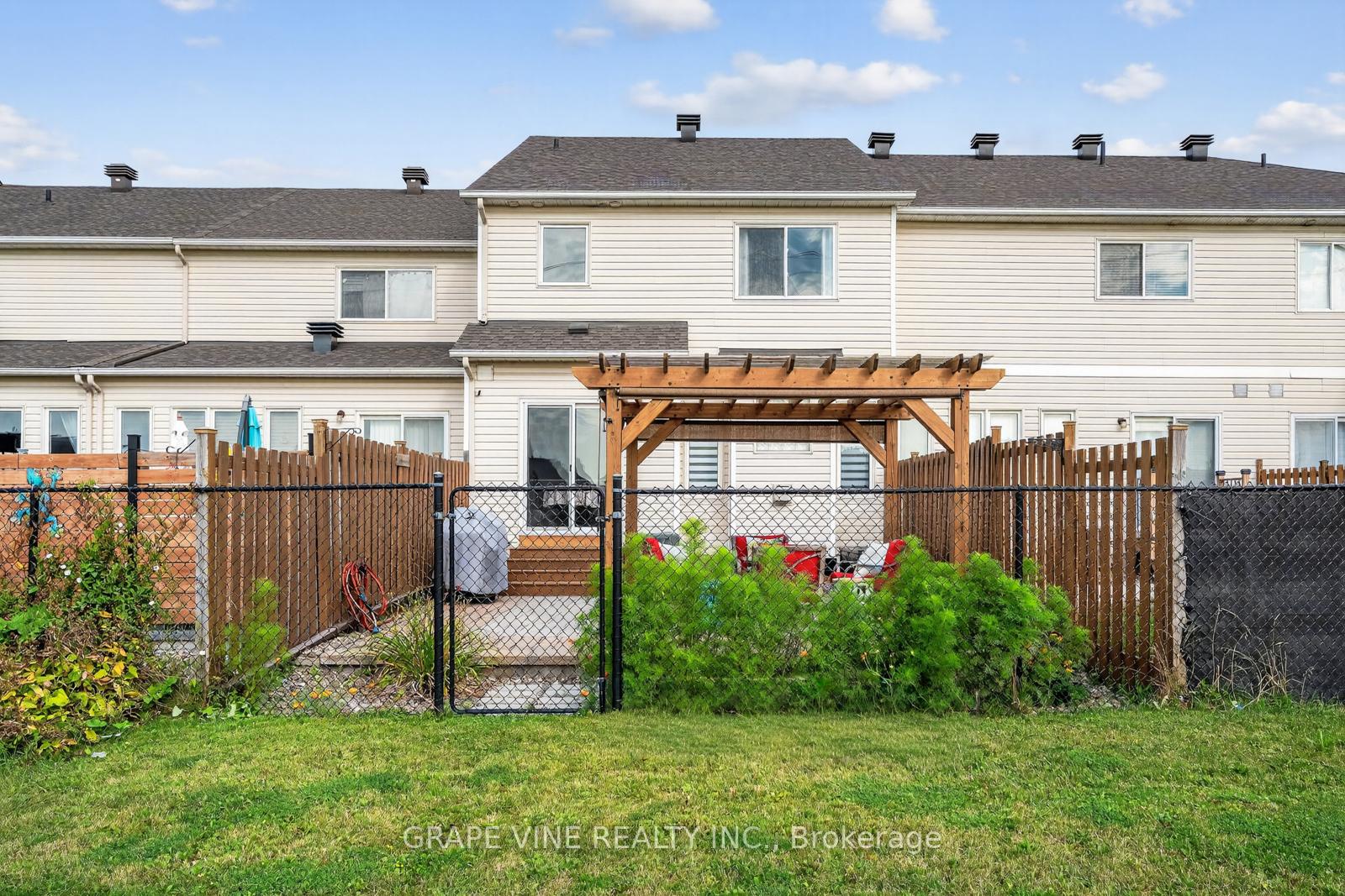 Photo 6 of 1545 Demeter Street, Ottawa, Fallingbrook/Gardenway South — HOMEH