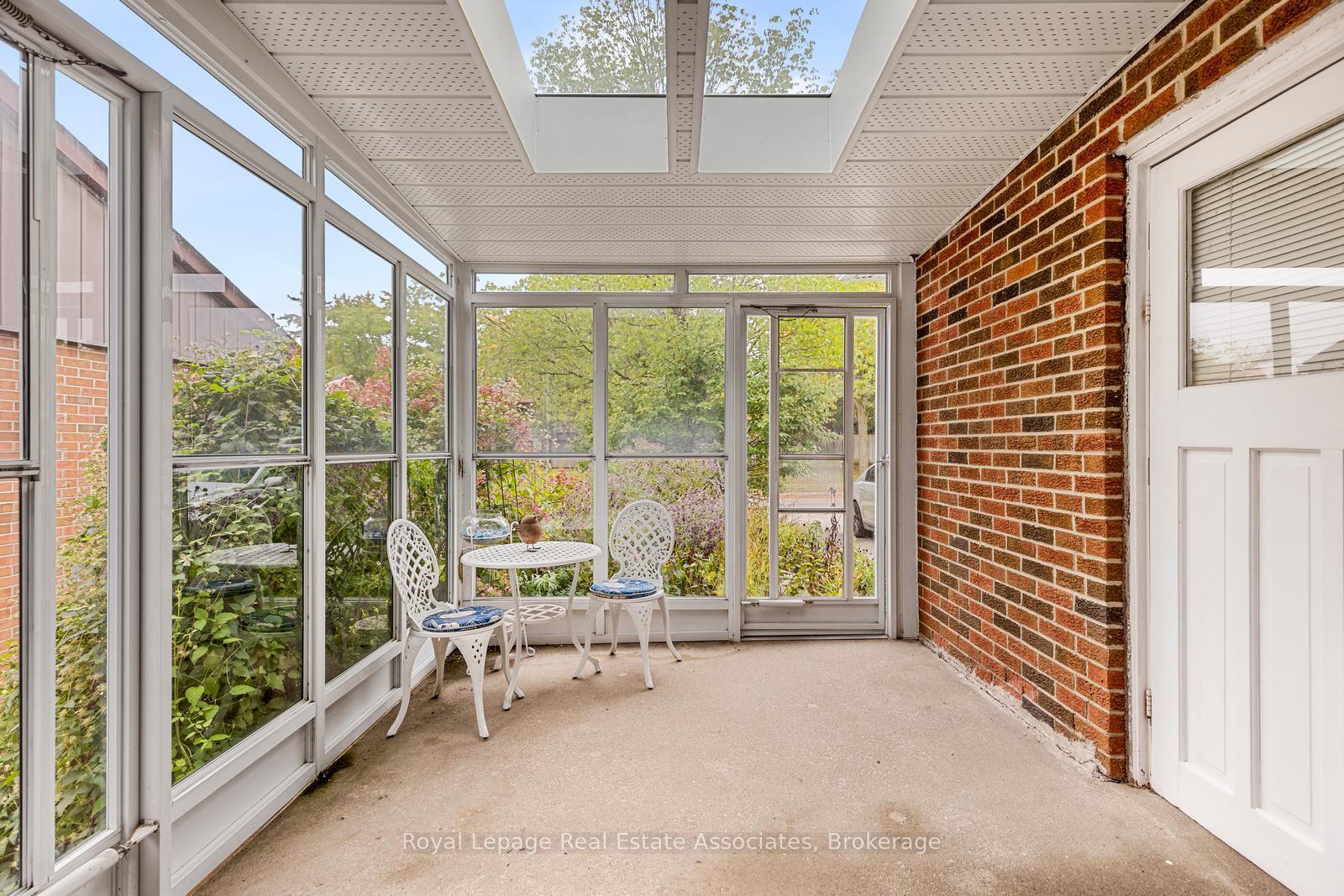 Photo 2 of 4265 Thom Gardens, Mississauga, Erin Mills — HOMEH