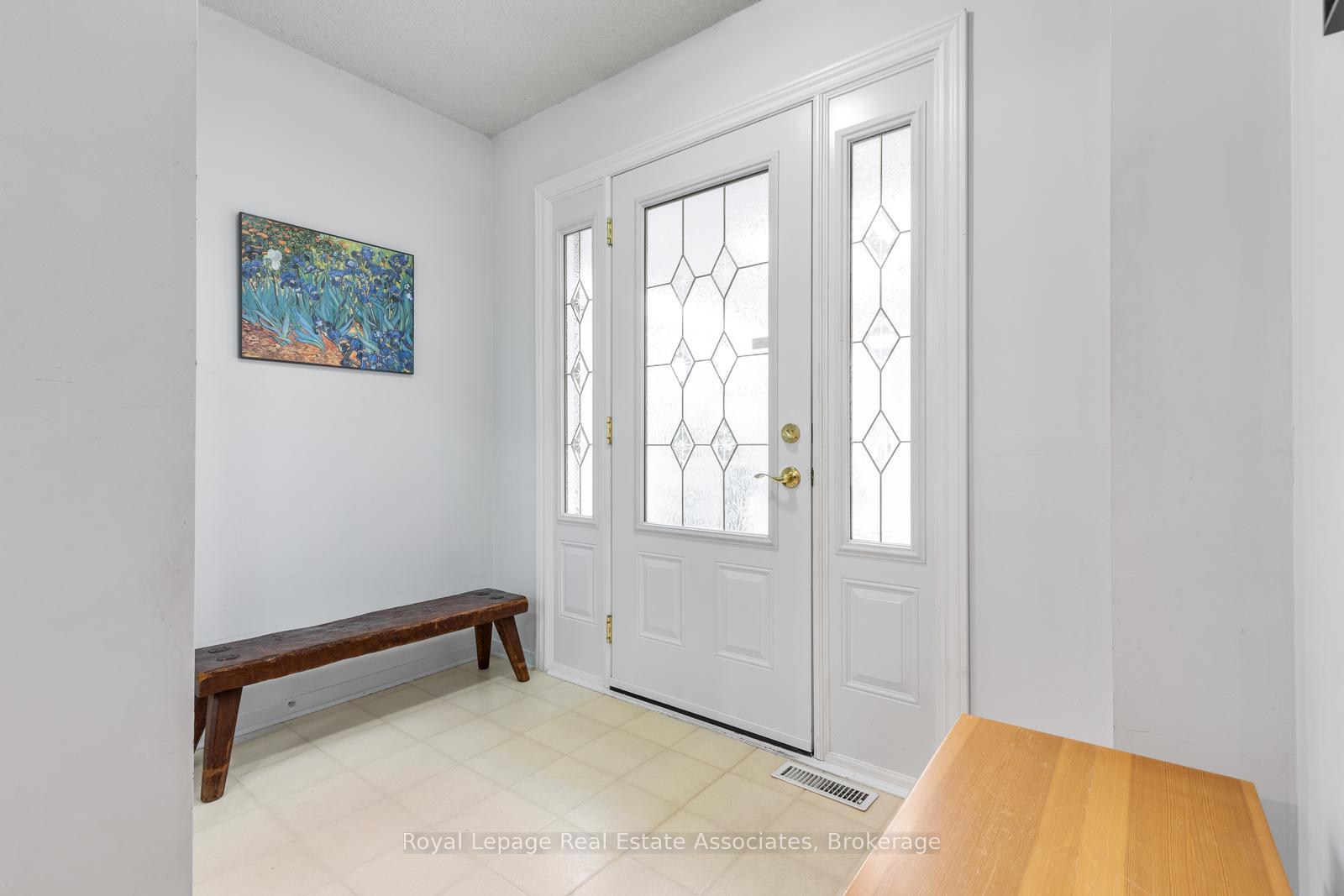 Photo 3 of 4265 Thom Gardens, Mississauga, Erin Mills — HOMEH