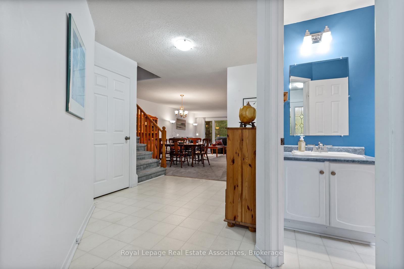 Photo 4 of 4265 Thom Gardens, Mississauga, Erin Mills — HOMEH