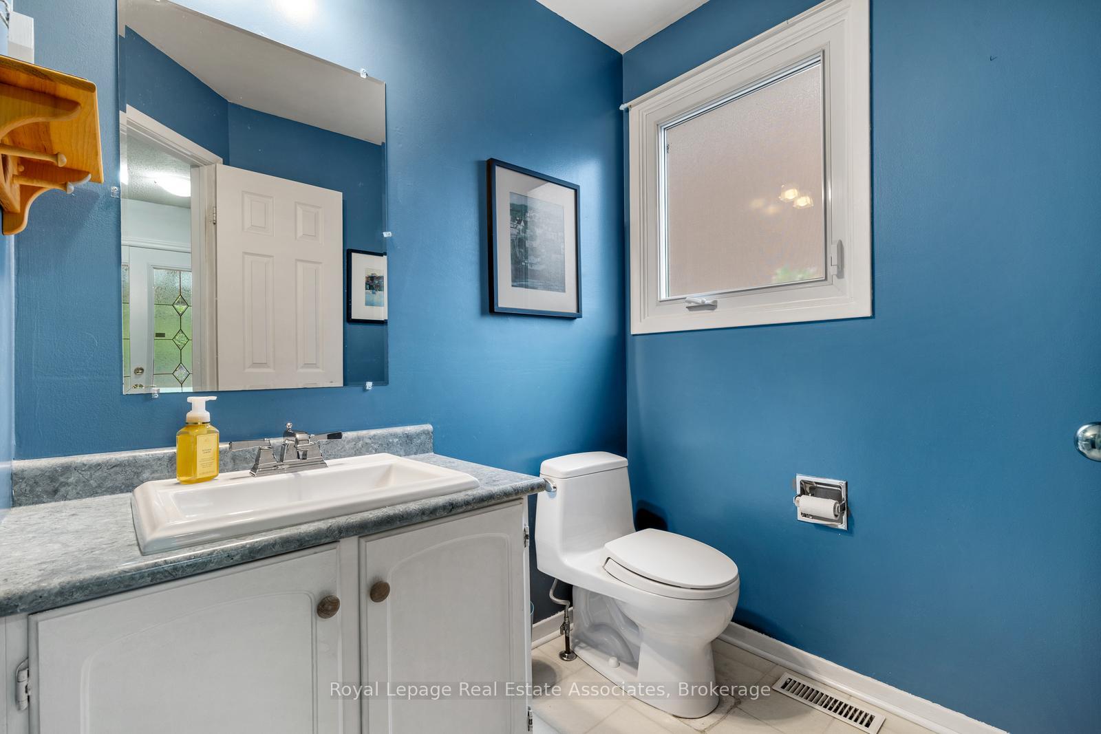 Photo 5 of 4265 Thom Gardens, Mississauga, Erin Mills — HOMEH