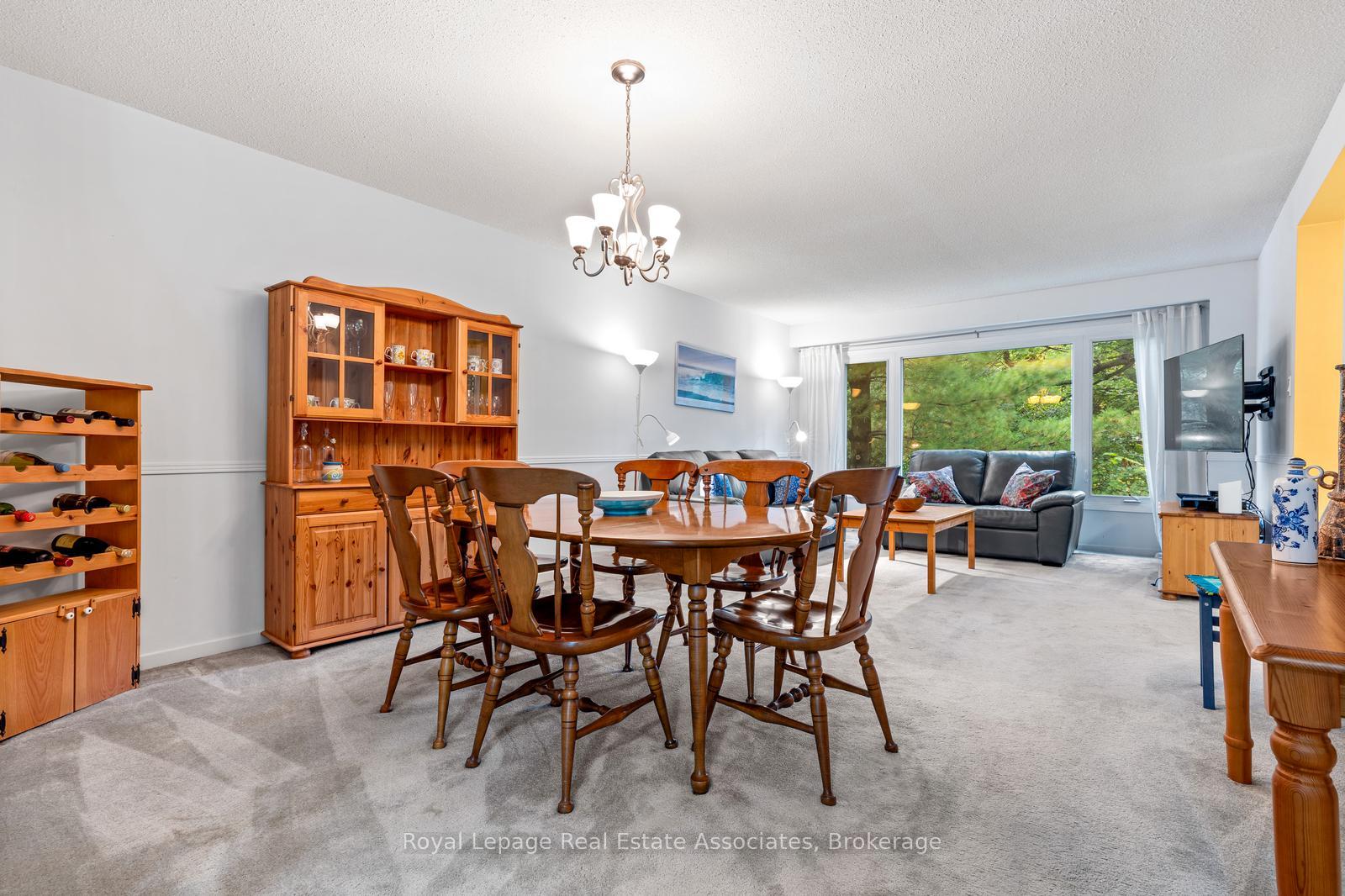 Photo 6 of 4265 Thom Gardens, Mississauga, Erin Mills — HOMEH