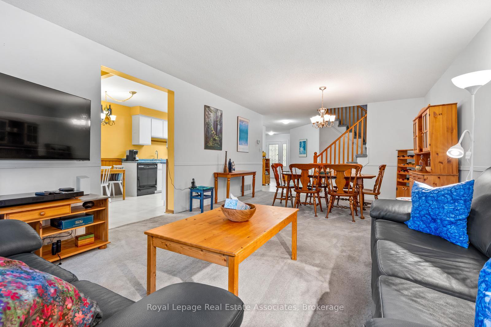 Photo 10 of 4265 Thom Gardens, Mississauga, Erin Mills — HOMEH