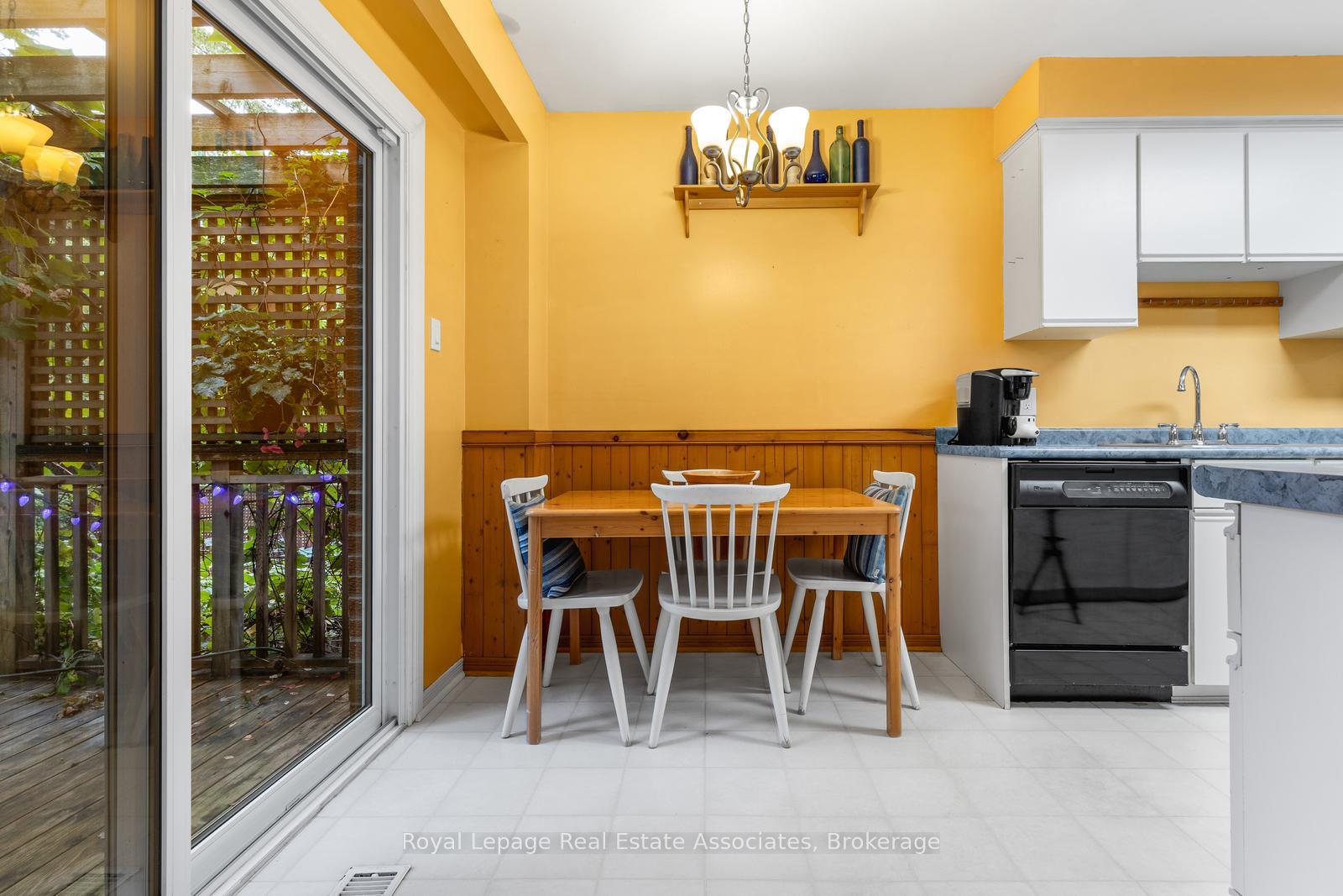 Photo 14 of 4265 Thom Gardens, Mississauga, Erin Mills — HOMEH
